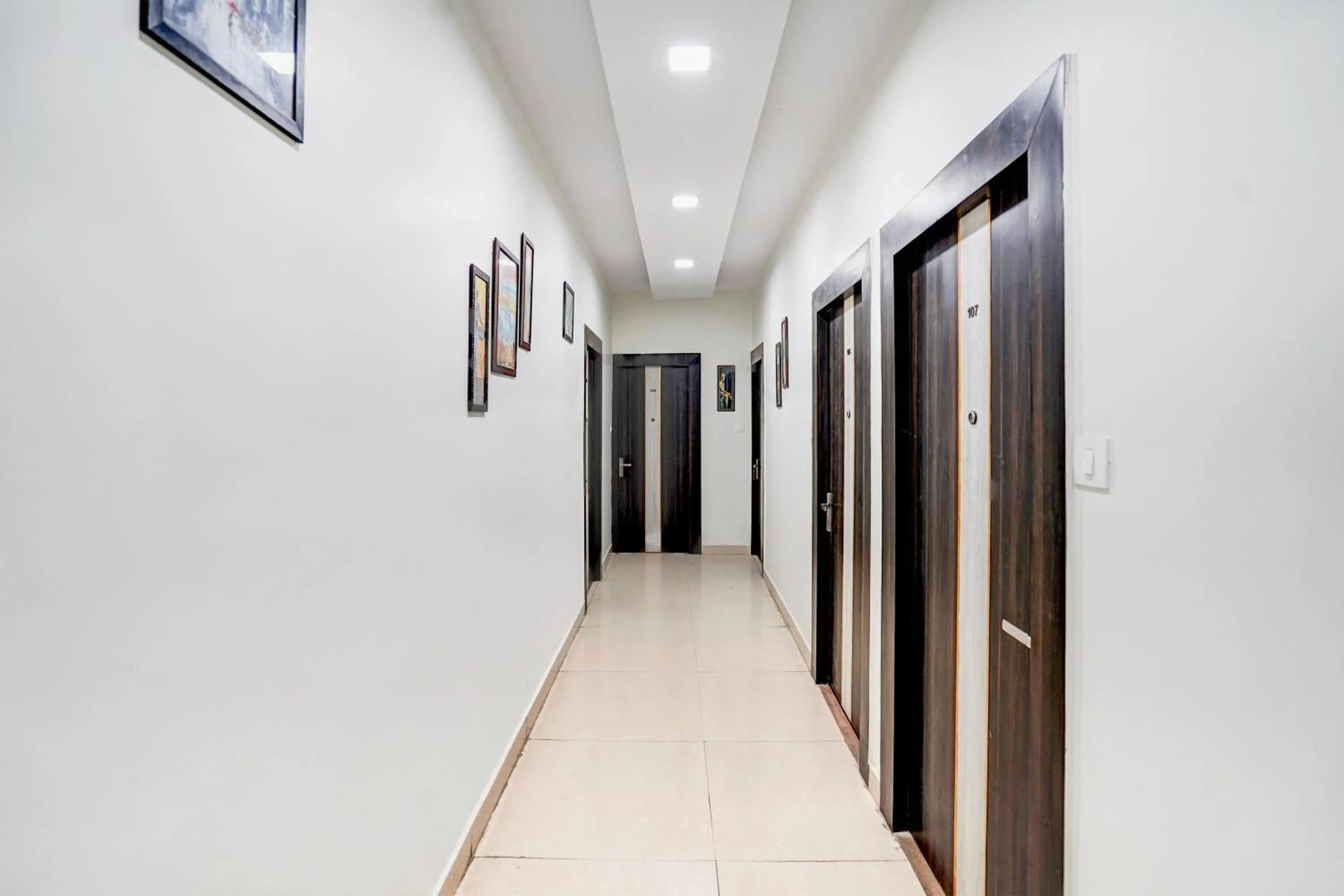 Lobby or reception in Super Townhouse Faizabad Road Opp BBD University