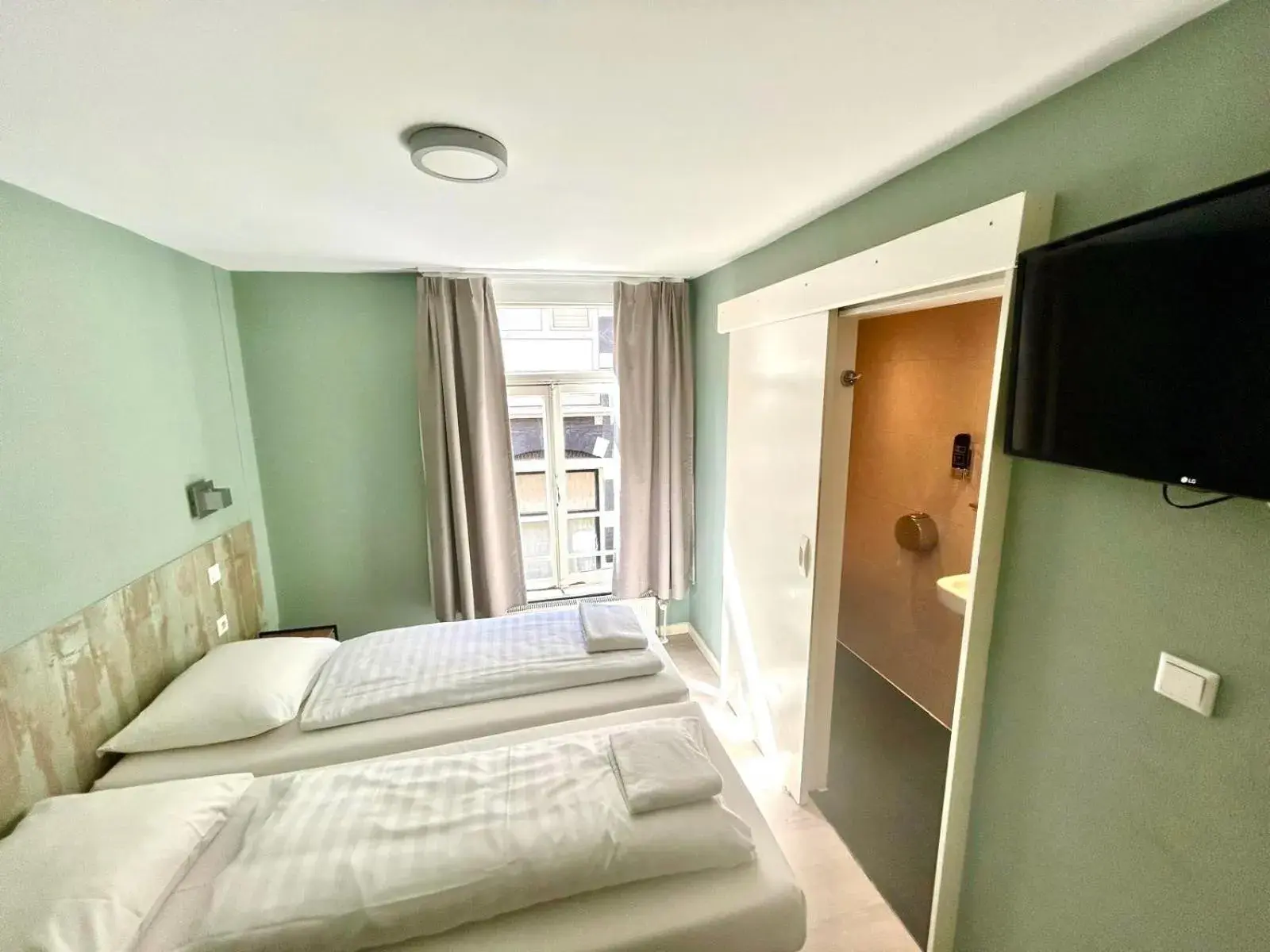 Bed in Hotel Damrak Inn Bed in Hotel Damrak Inn