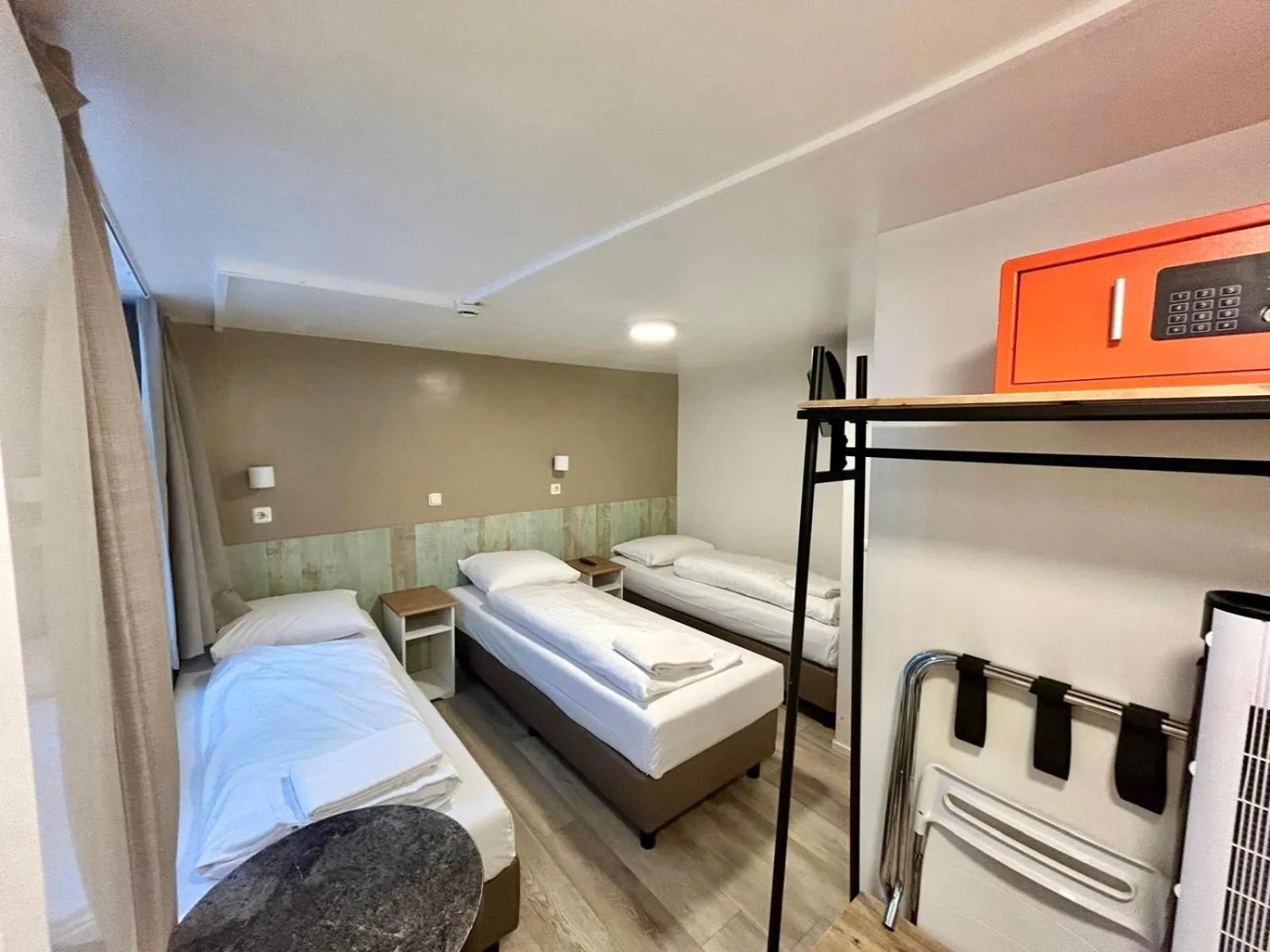 Bedroom, Bed in Hotel Damrak Inn