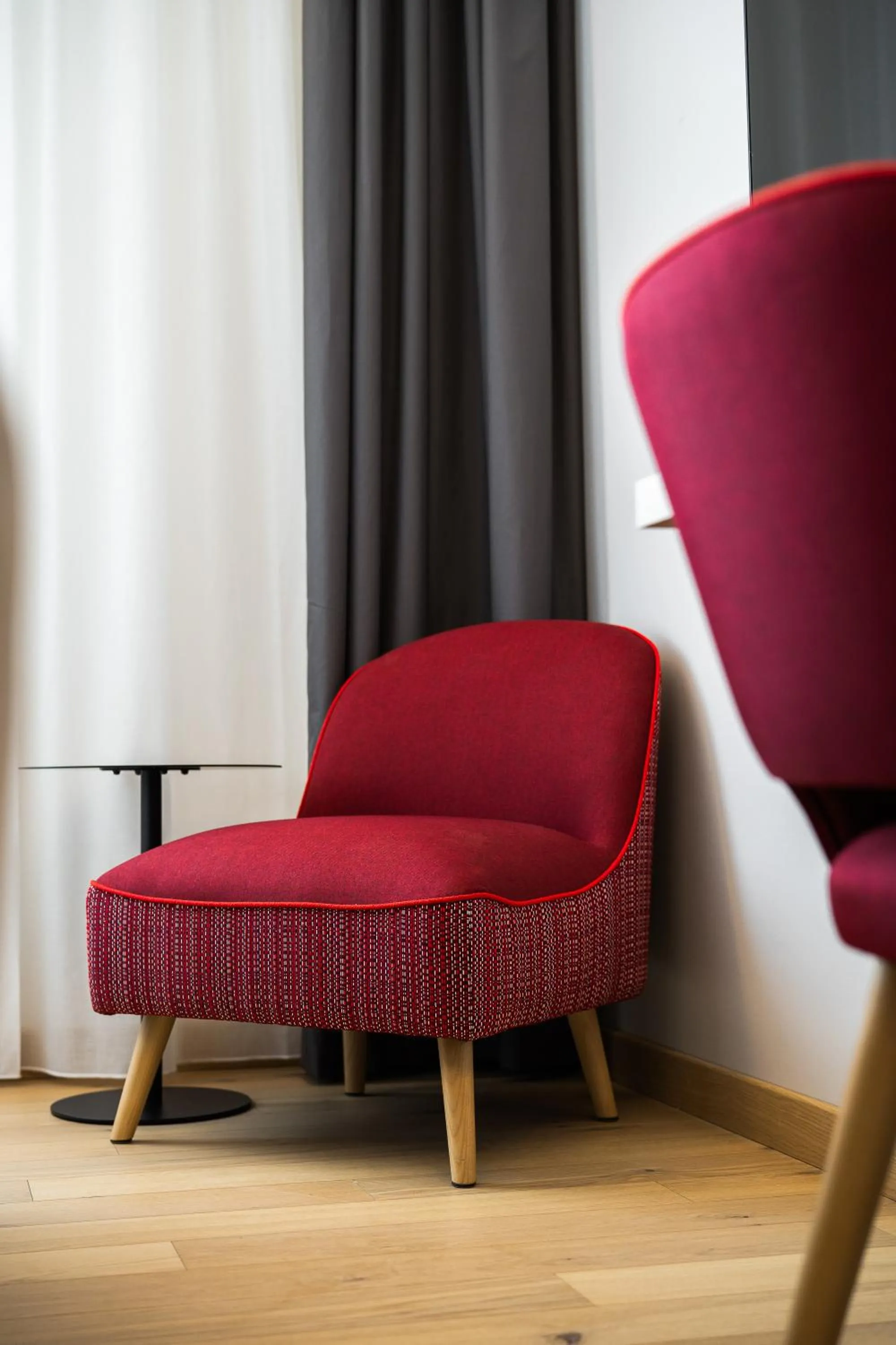 Seating area in IntercityHotel Leiden