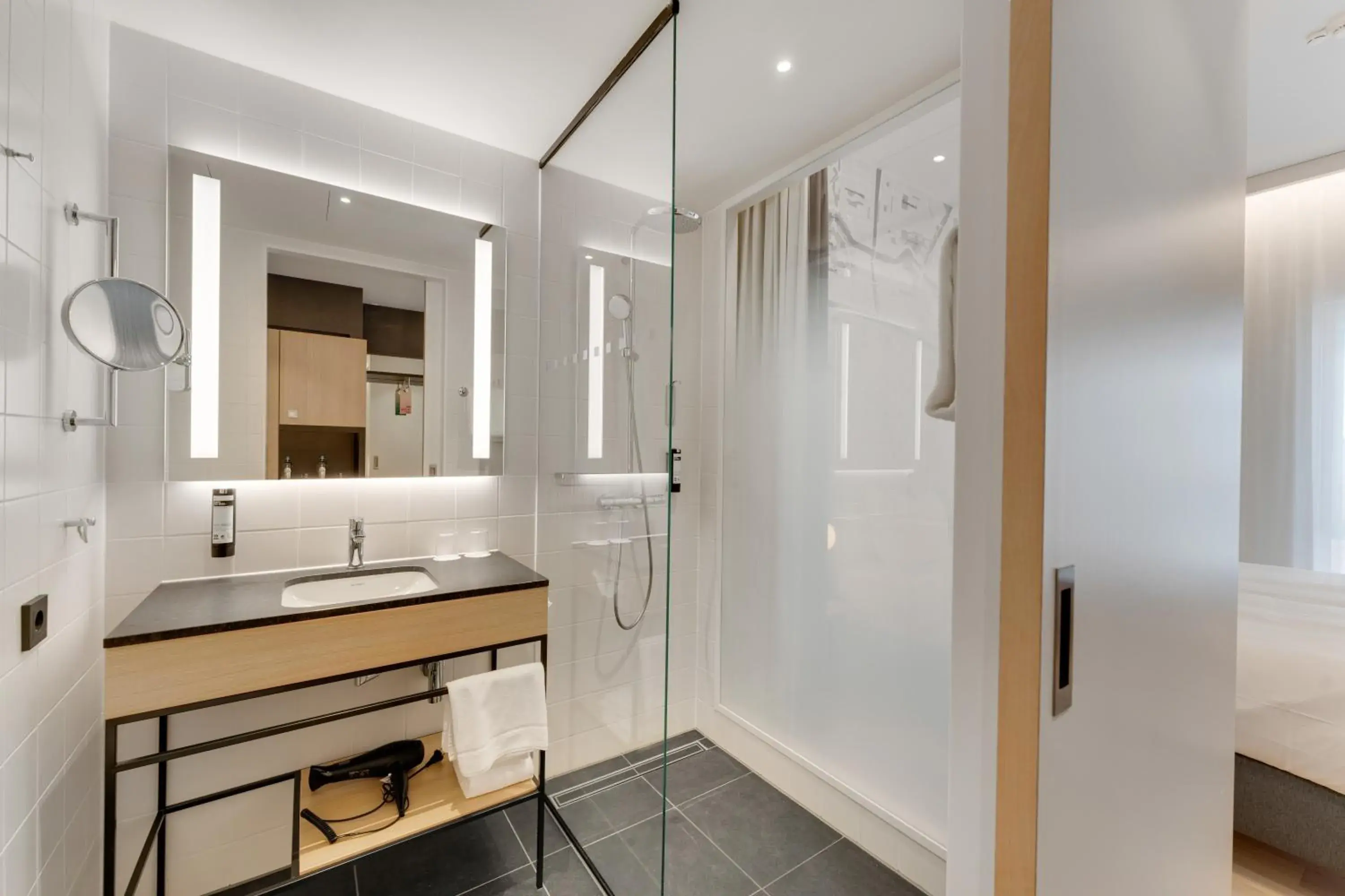 Bathroom in IntercityHotel Leiden Bathroom in IntercityHotel Leiden