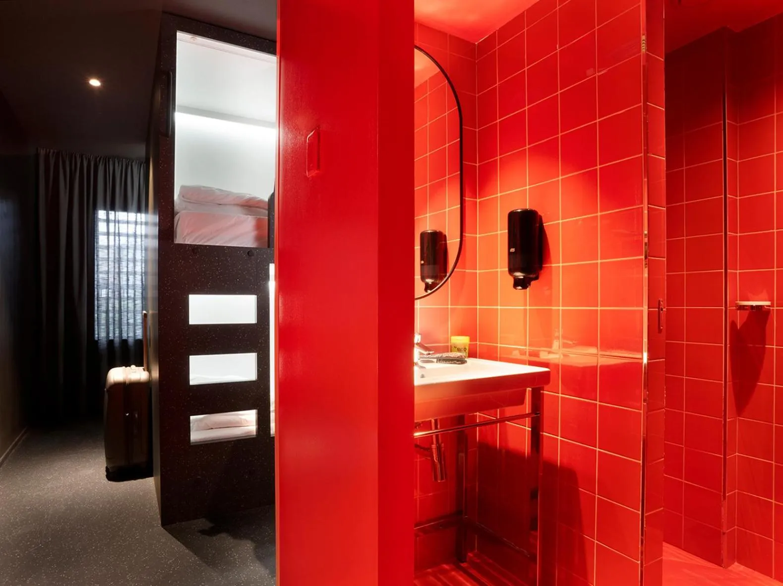 Bathroom in AMISTAT City Hostel Barcelona