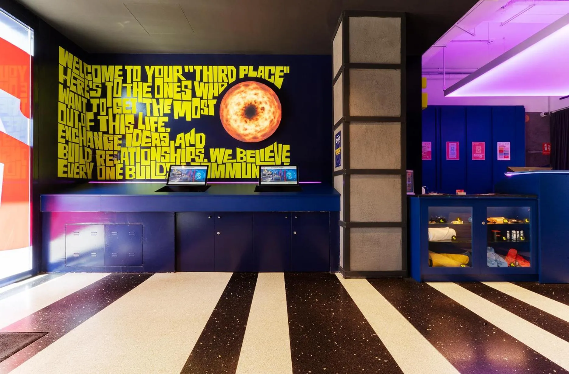 Lobby or reception in AMISTAT City Hostel Barcelona