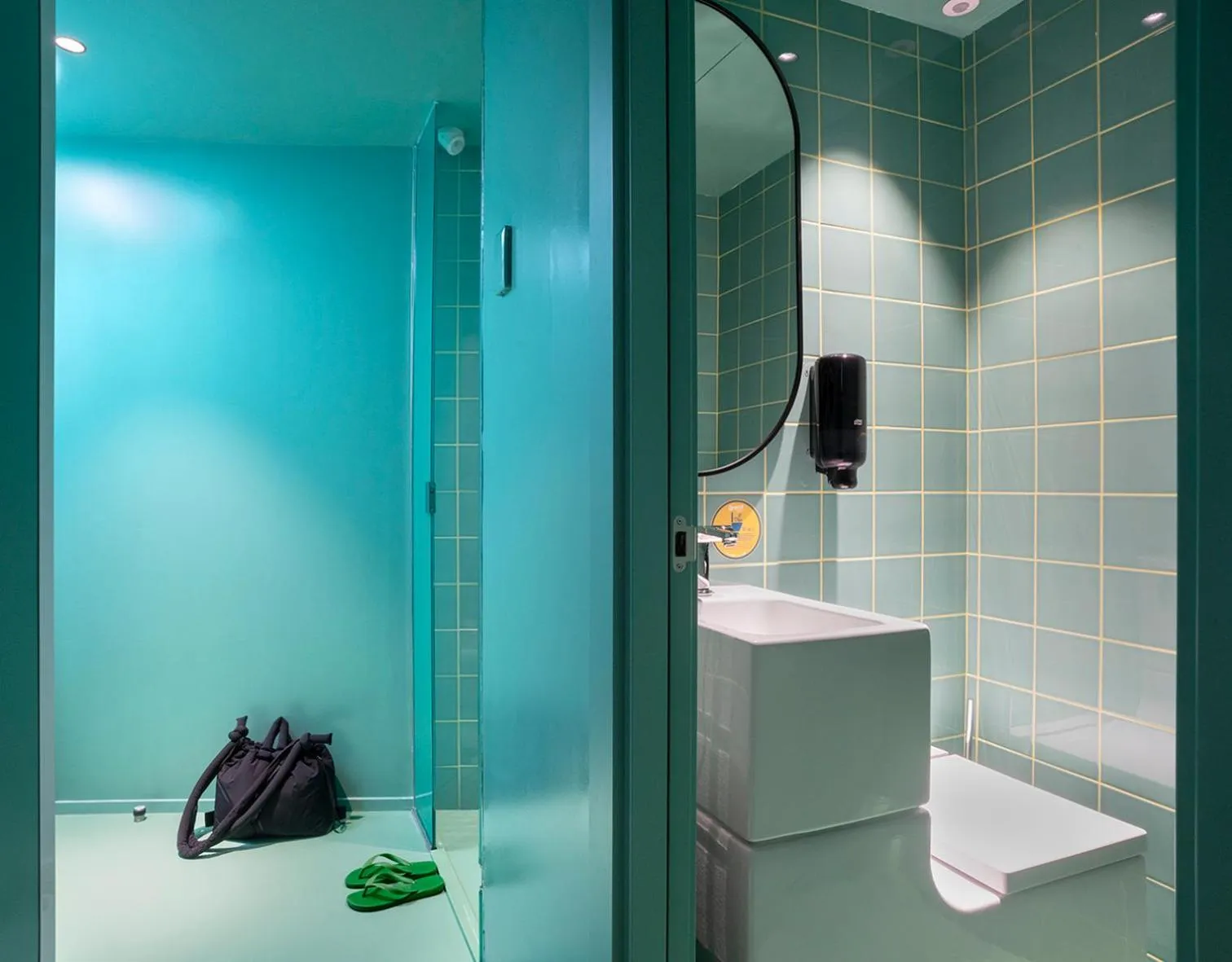 Shower in AMISTAT City Hostel Barcelona