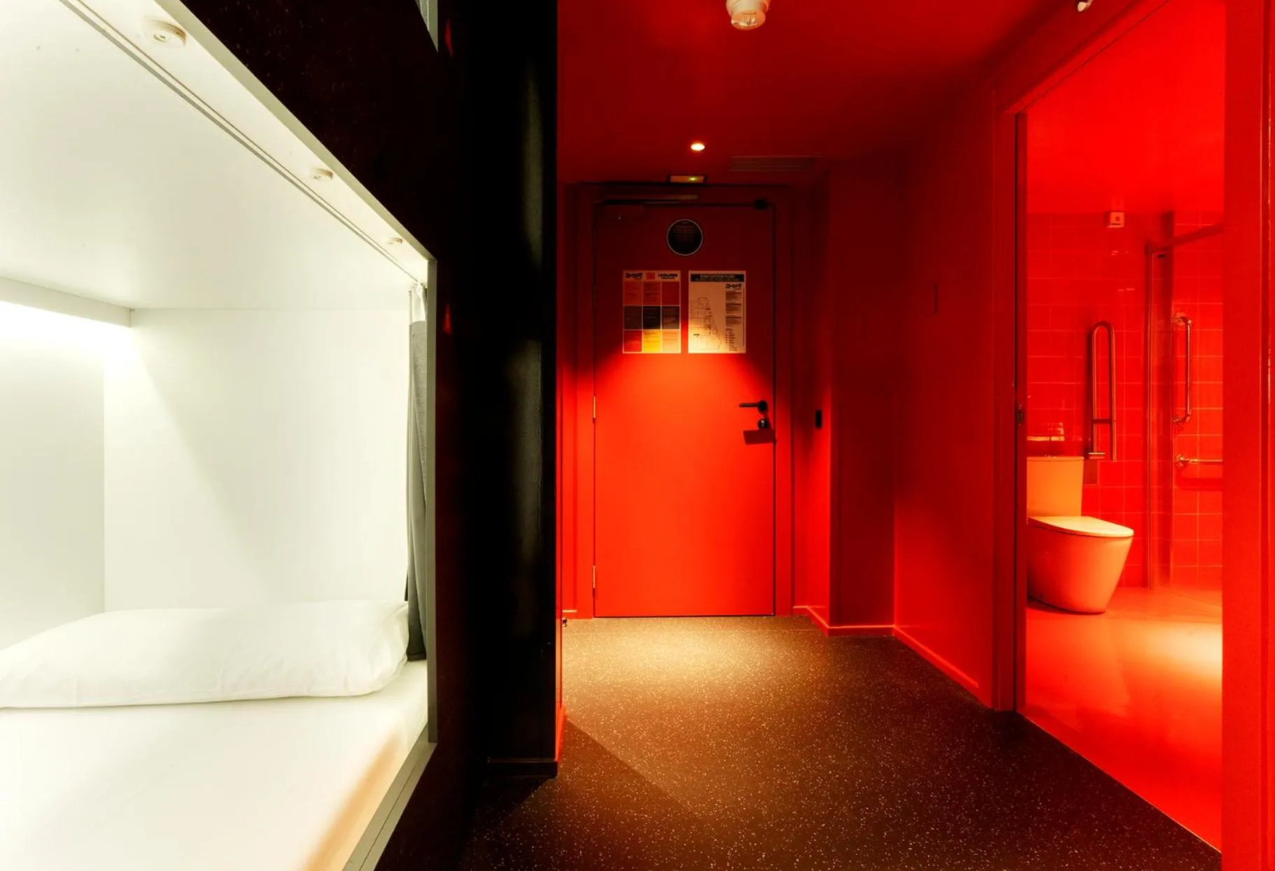 Bathroom in AMISTAT City Hostel Barcelona