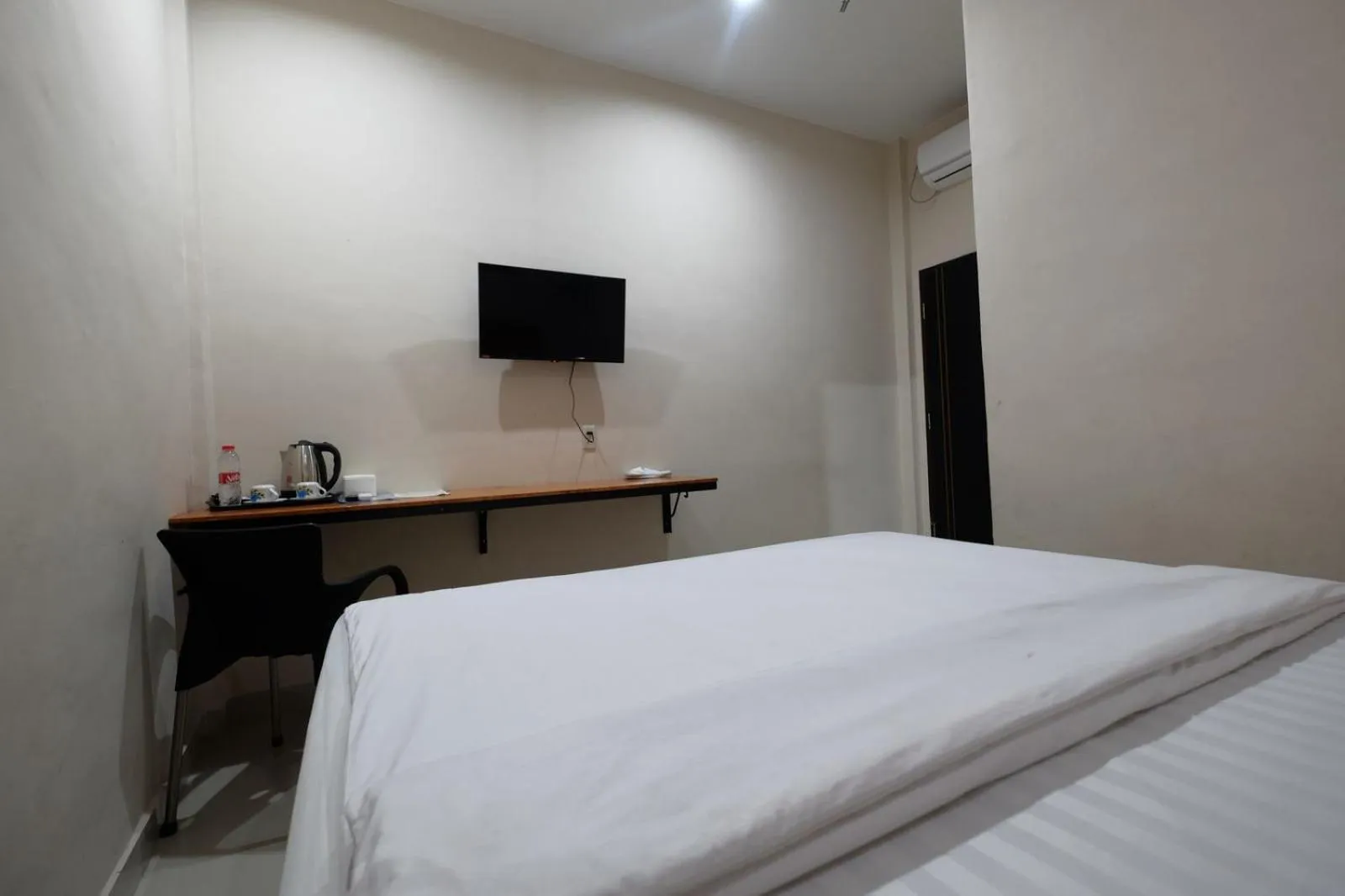 TV and multimedia, Bed in Grand Mulia Hotel Kisaran