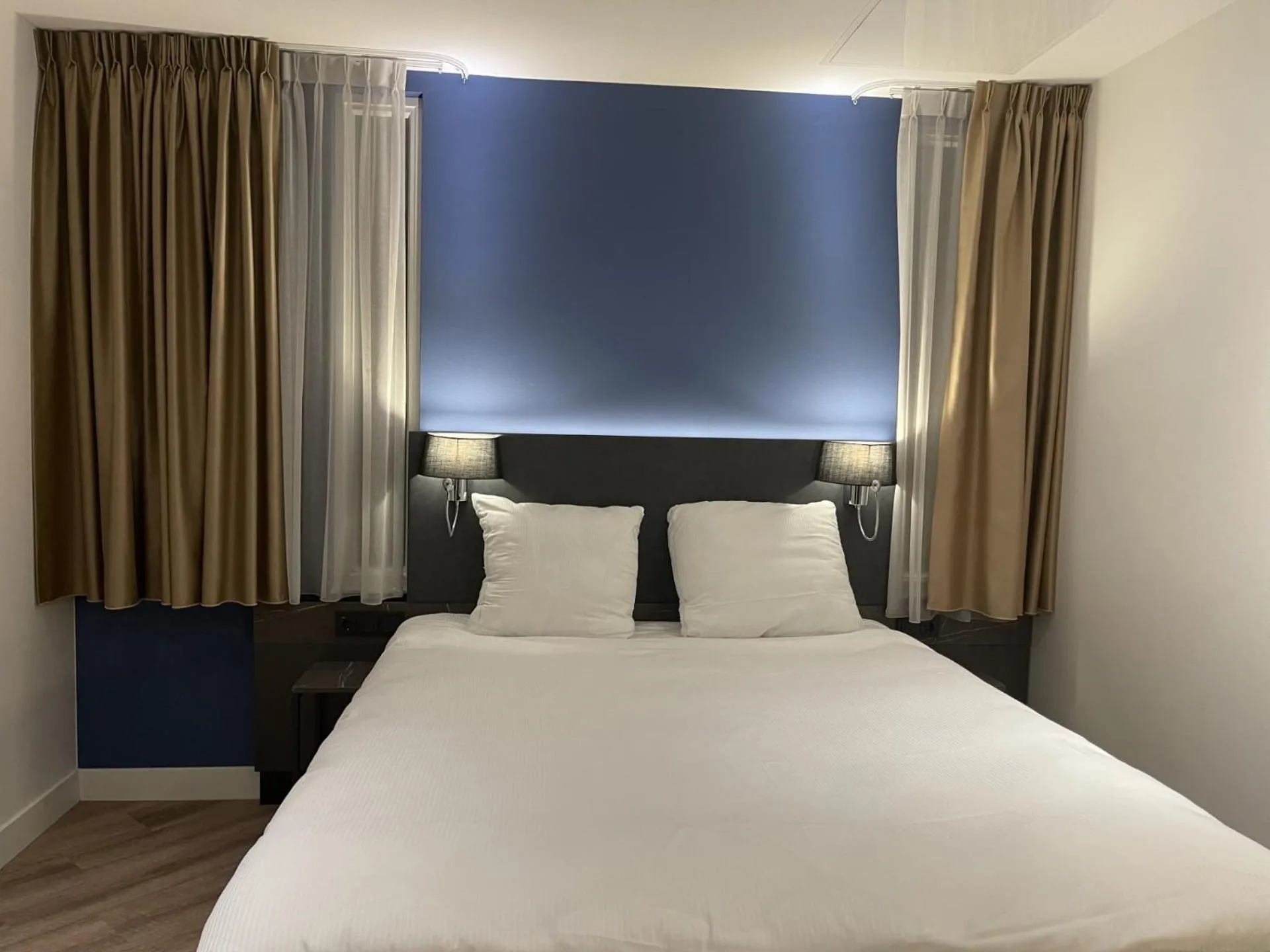 Bed in OZO Hotels Antares Airport