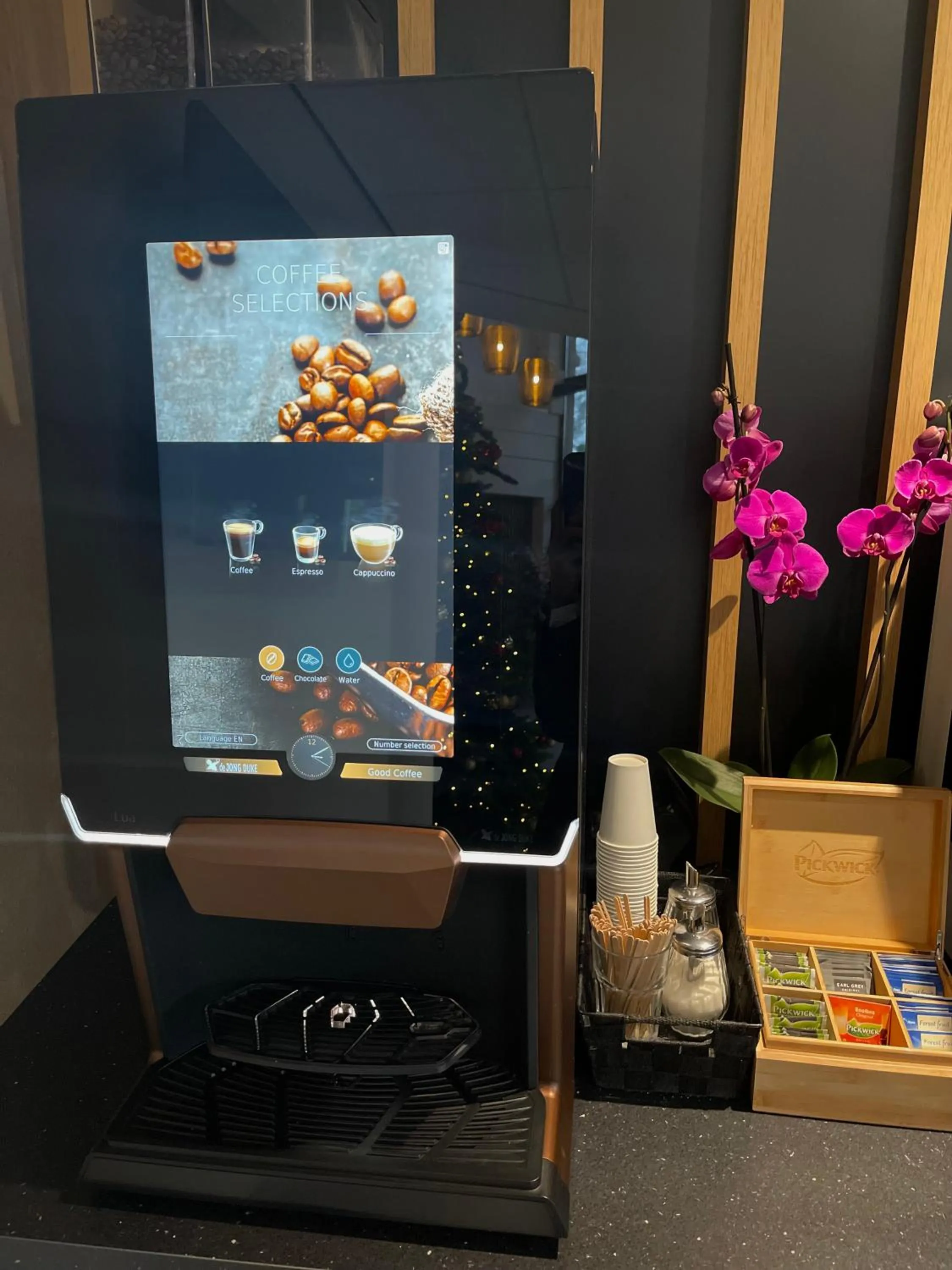 Coffee/tea facilities in OZO Hotels Antares Airport