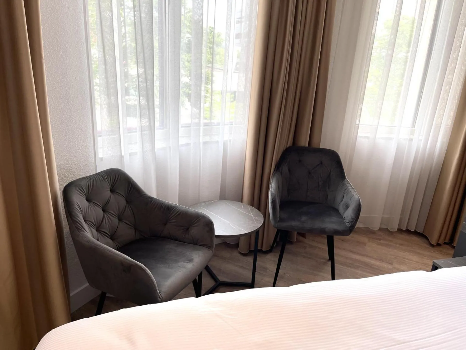 Seating area in OZO Hotels Antares Airport