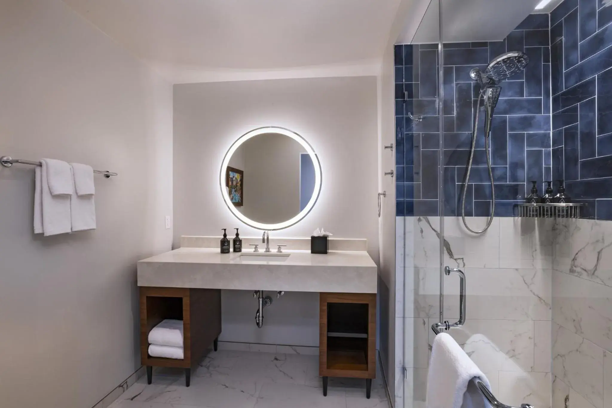 King Room - Mobility Access/Hearing Accessible in Hotel Indigo Irving - Las Colinas by IHG King Room - Mobility Access/Hearing Accessible in Hotel Indigo Irving - Las Colinas by IHG