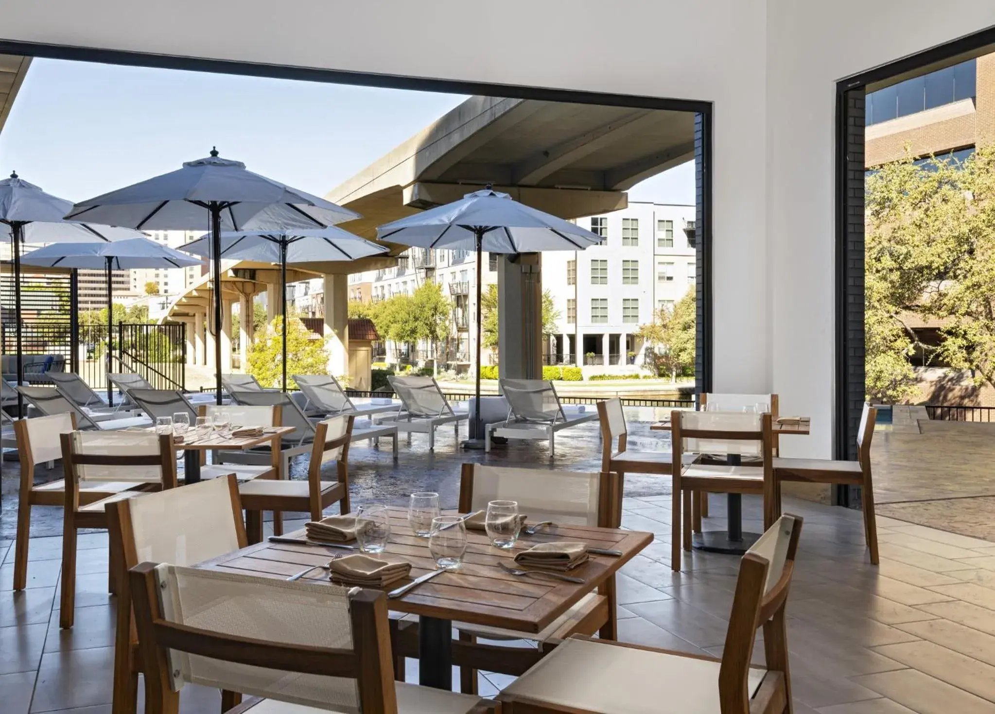 Restaurant/places to eat in Hotel Indigo Irving - Las Colinas by IHG Restaurant/places to eat in Hotel Indigo Irving - Las Colinas by IHG