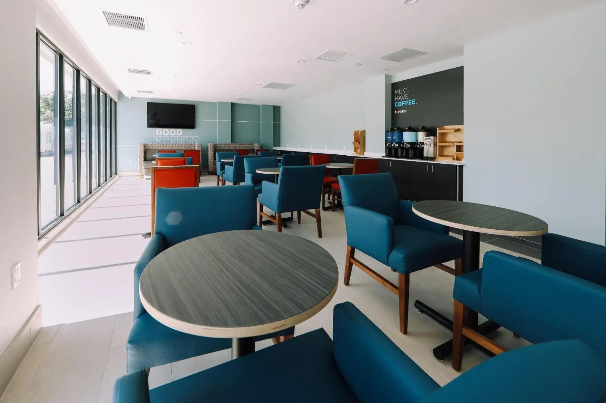 Breakfast in Holiday Inn Express Long Island City E - New York by IHG Breakfast in Holiday Inn Express Long Island City E - New York by IHG