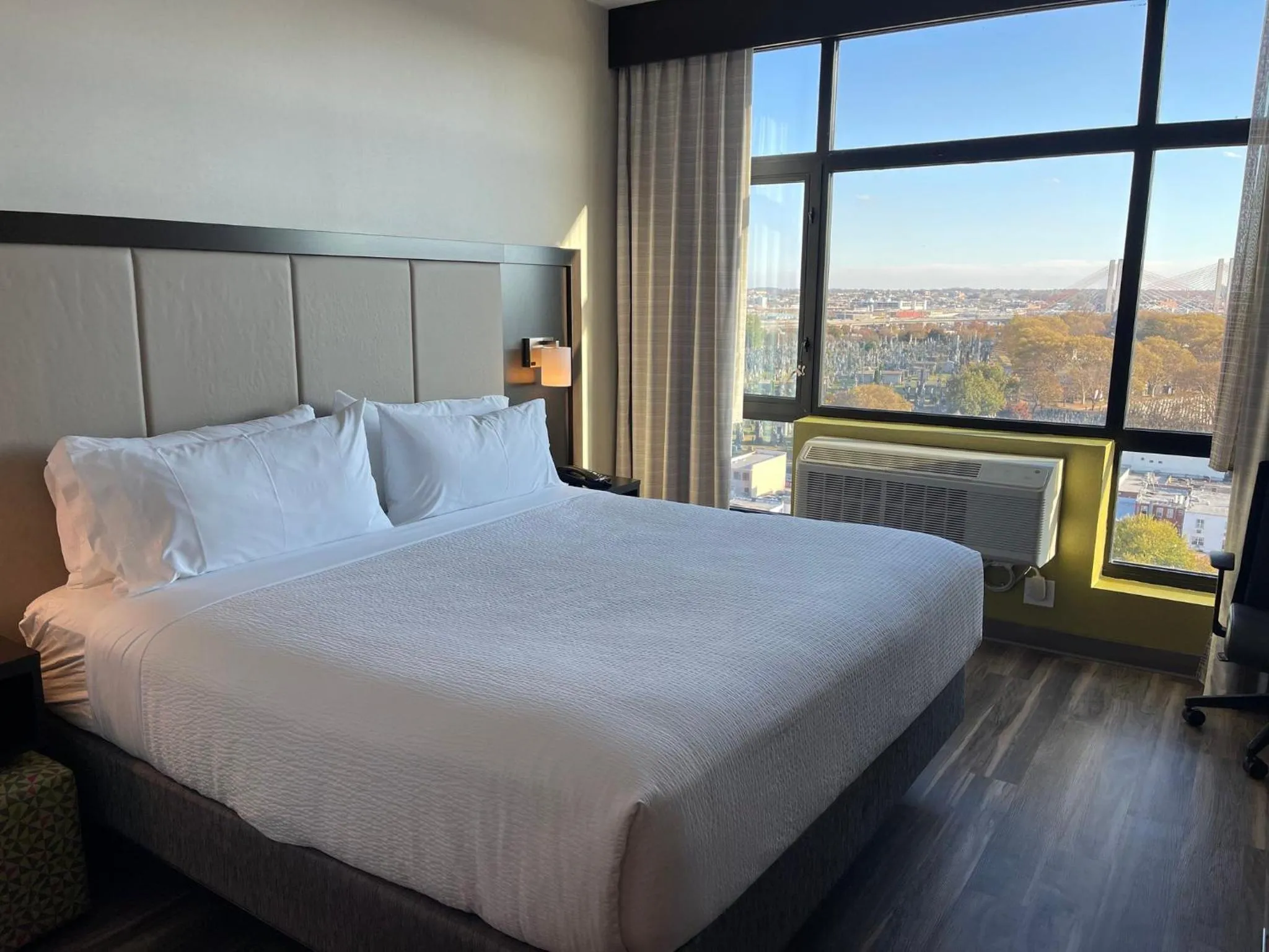 Photo of the whole room, Bed in Holiday Inn Express Long Island City E - New York by IHG