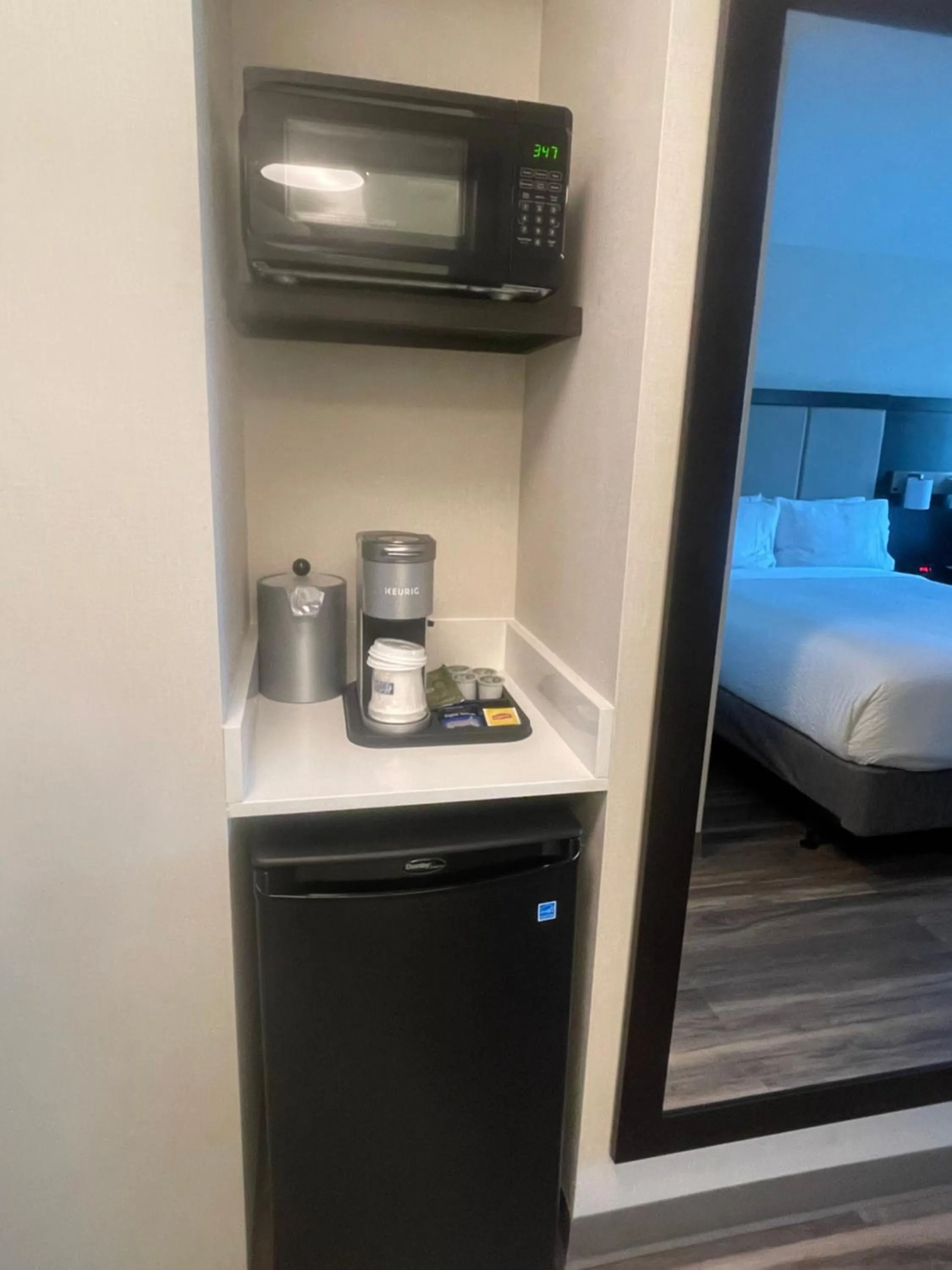 Kitchen or kitchenette, Bed in Holiday Inn Express Long Island City E - New York by IHG