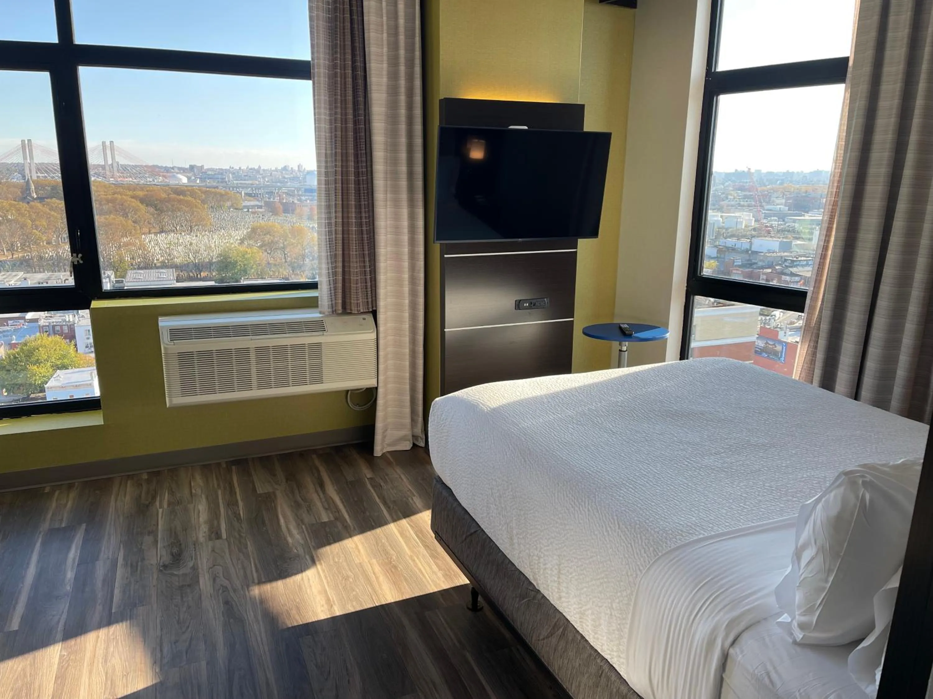 TV and multimedia, Bed in Holiday Inn Express Long Island City E - New York by IHG