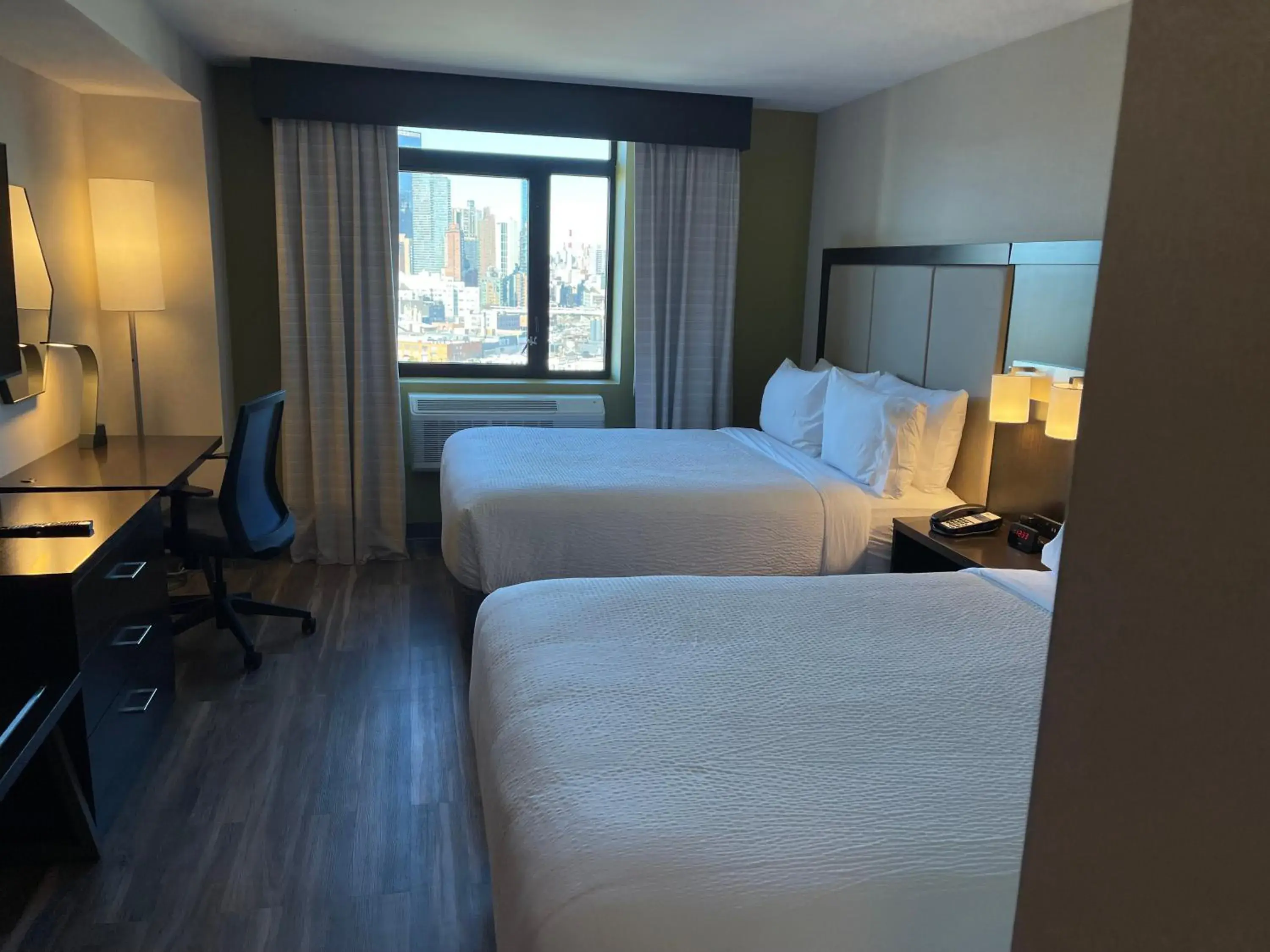 Bedroom, Bed in Holiday Inn Express Long Island City E - New York by IHG Bedroom, Bed in Holiday Inn Express Long Island City E - New York by IHG