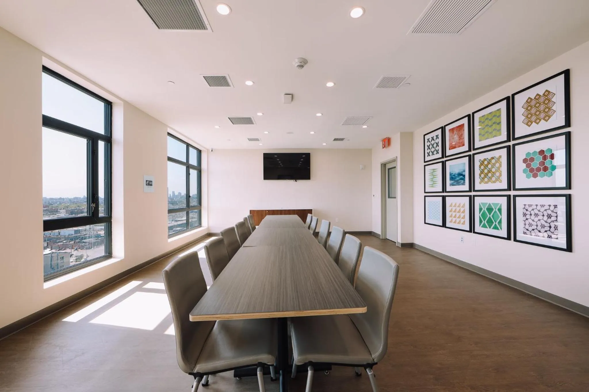 Meeting/conference room in Holiday Inn Express Long Island City E - New York by IHG