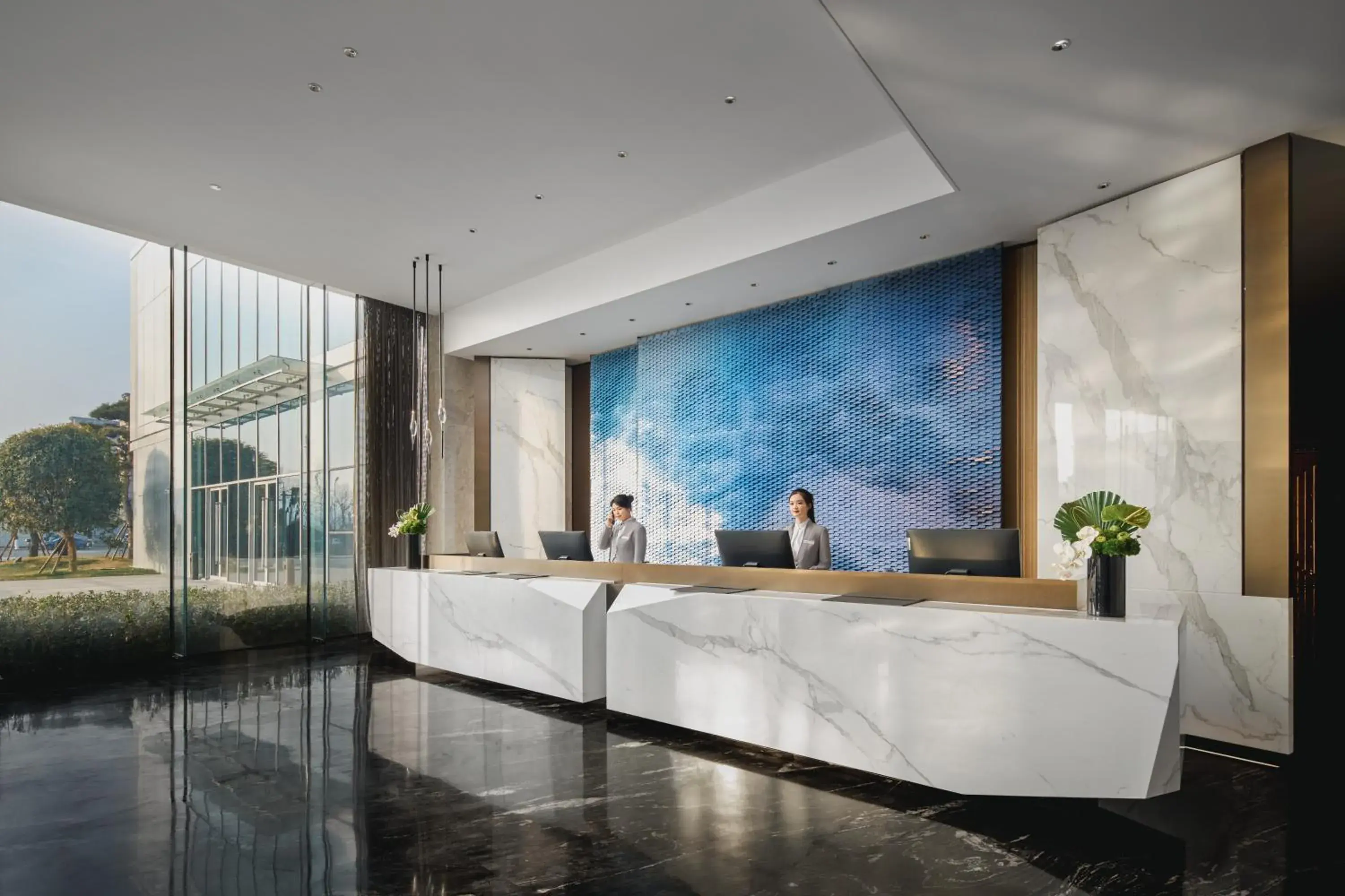 Lobby or reception in Crowne Plaza Shangluo, an IHG Hotel Lobby or reception in Crowne Plaza Shangluo, an IHG Hotel