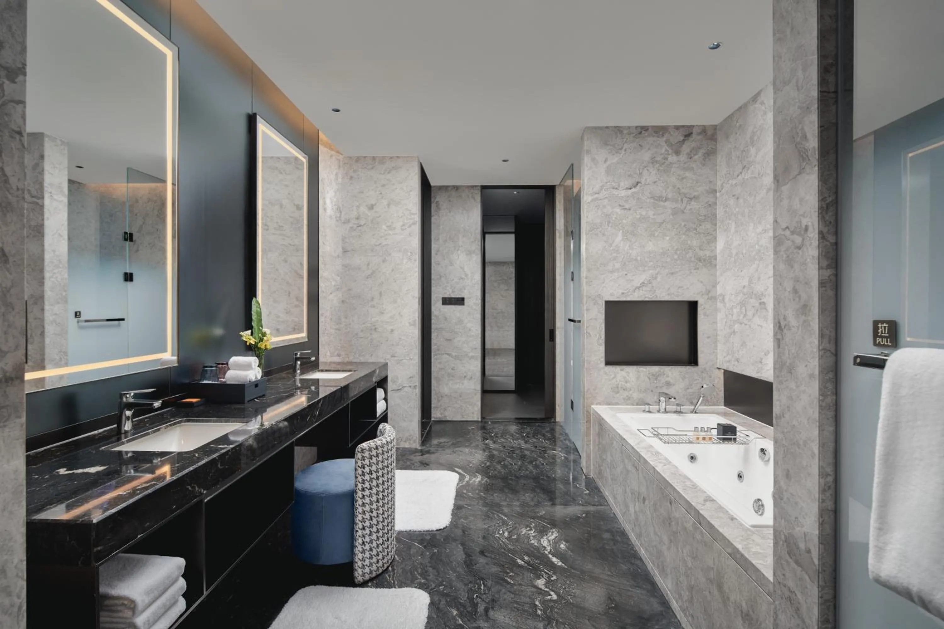 Shower in Crowne Plaza Shangluo, an IHG Hotel