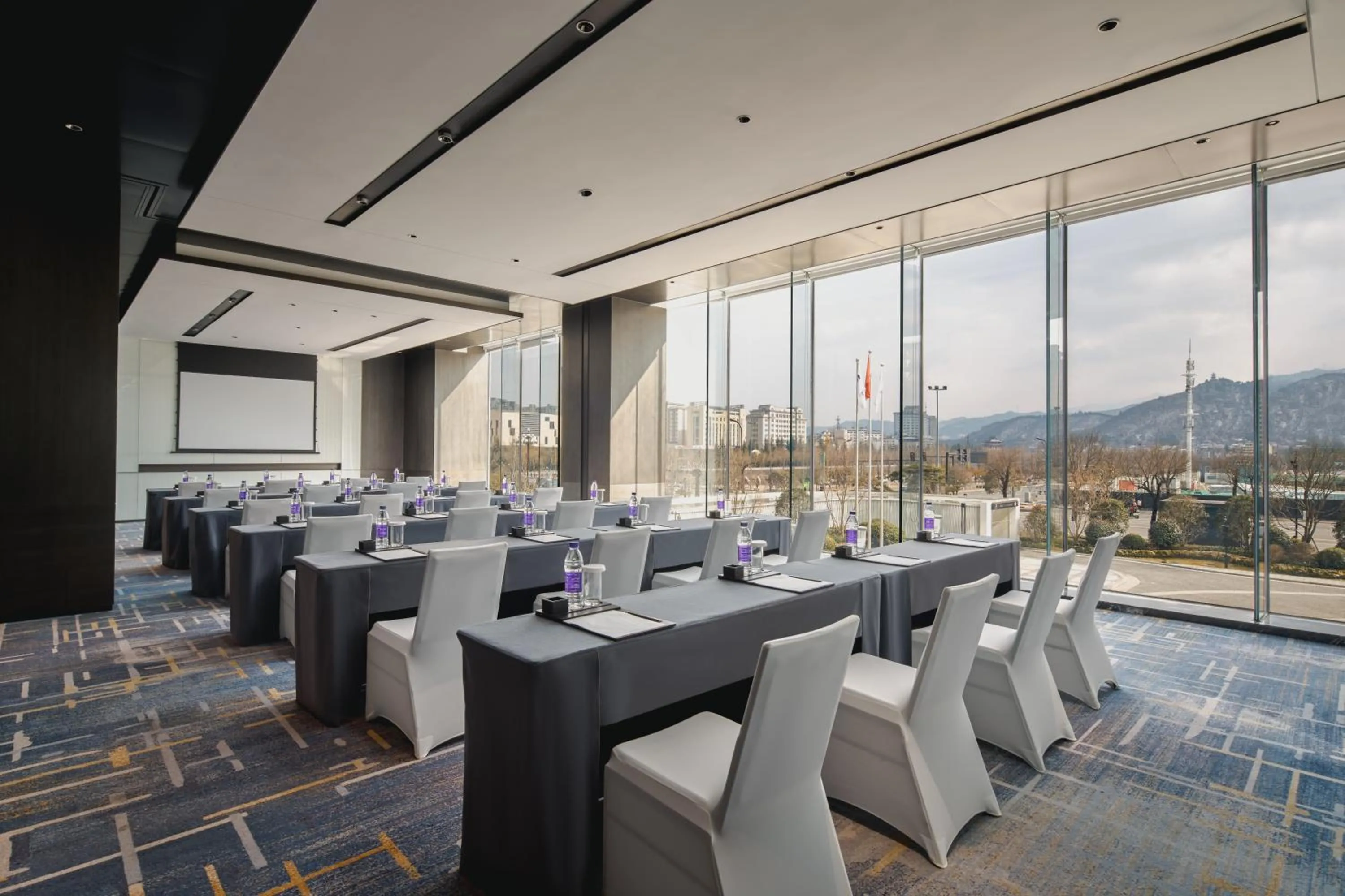 Banquet/Function facilities in Crowne Plaza Shangluo, an IHG Hotel