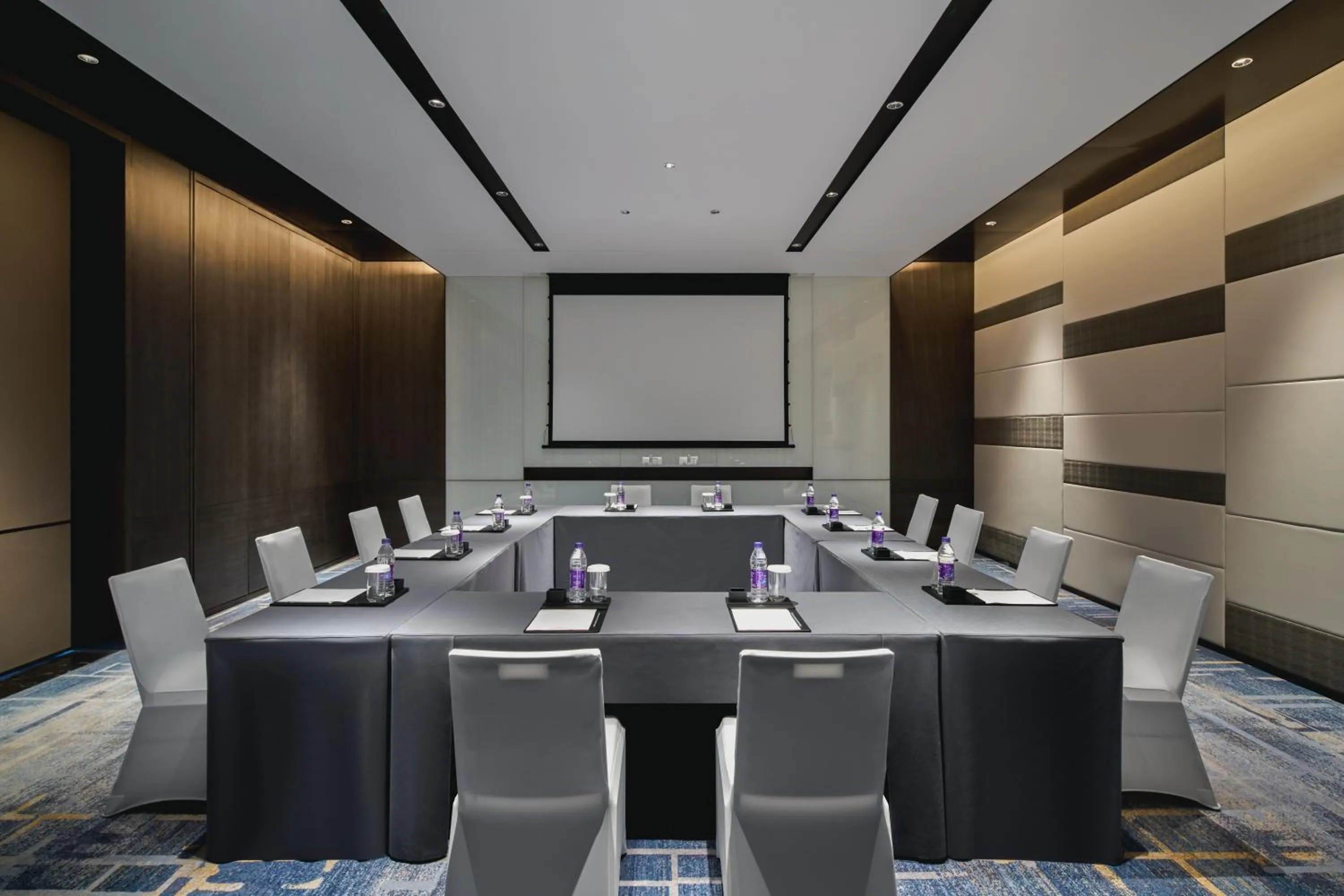 Seating area in Crowne Plaza Shangluo, an IHG Hotel