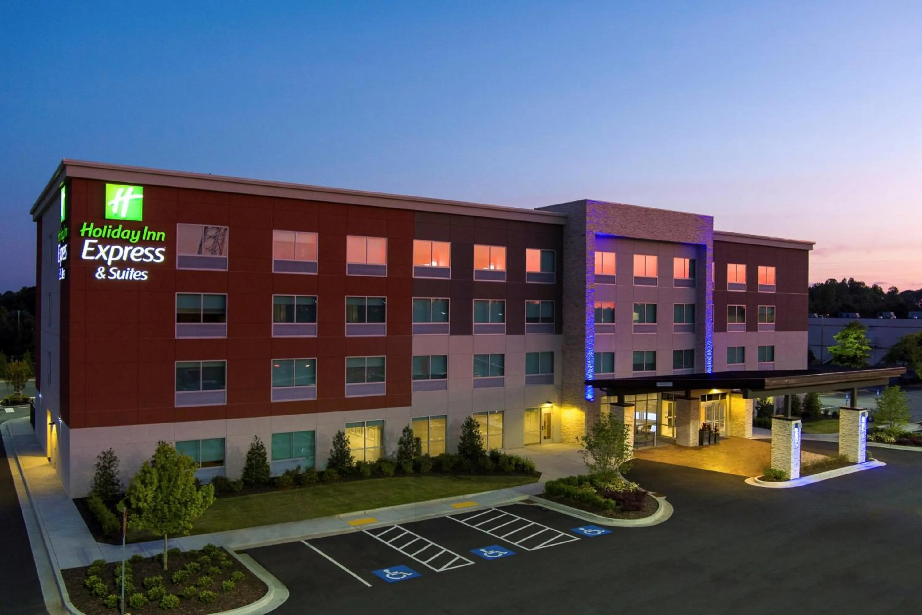 Property building in Holiday Inn Express & Suites Griffin