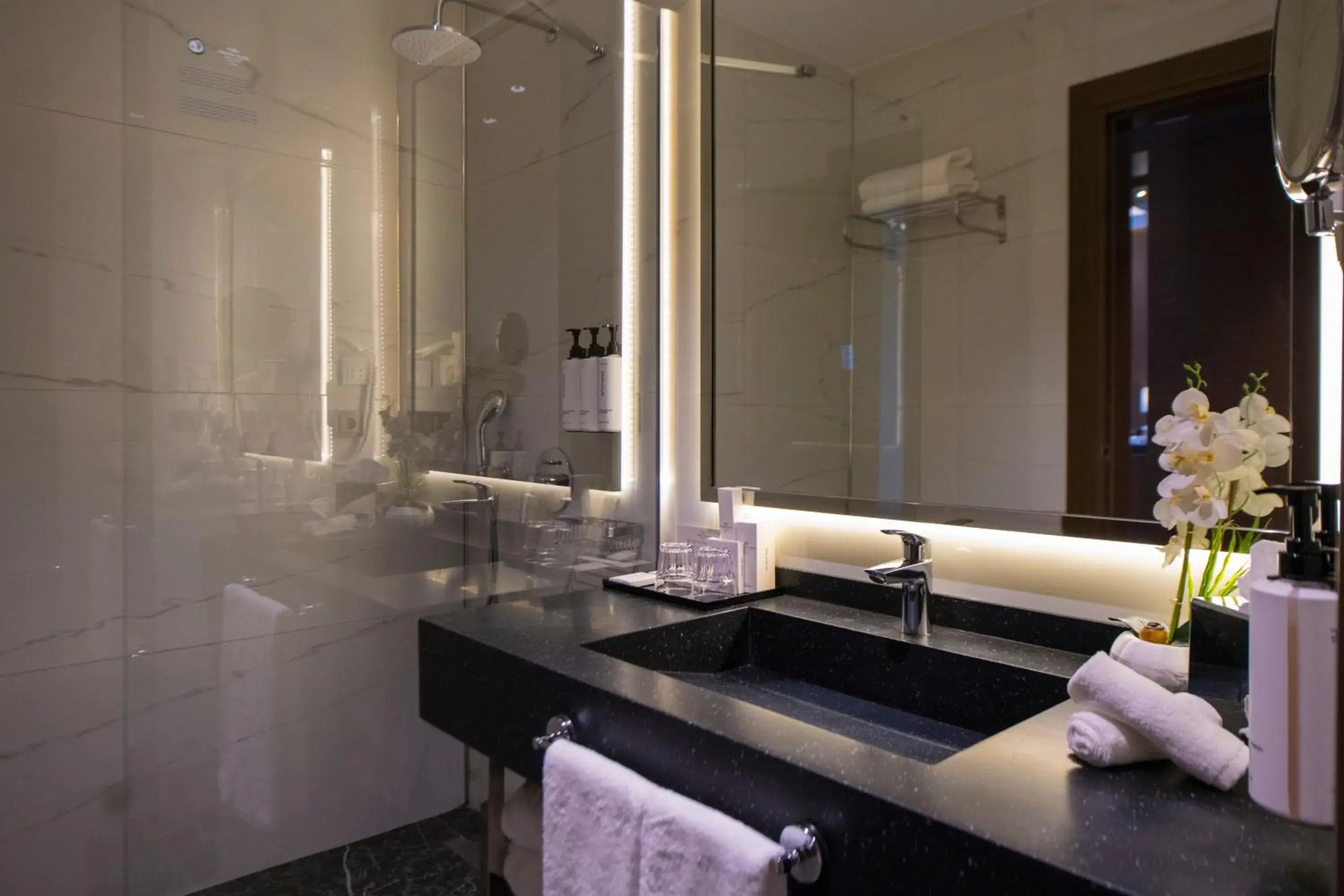 Standard Twin Room with Balcony in Crowne Plaza Yalova by IHG Standard Twin Room with Balcony in Crowne Plaza Yalova by IHG