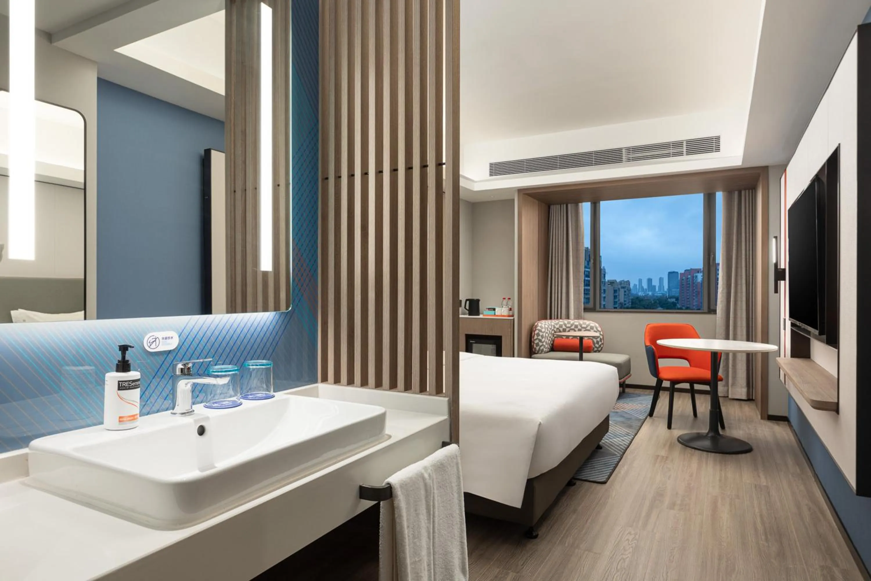 Toilet, Bed in Holiday Inn Express Shanghai Gumei by IHG