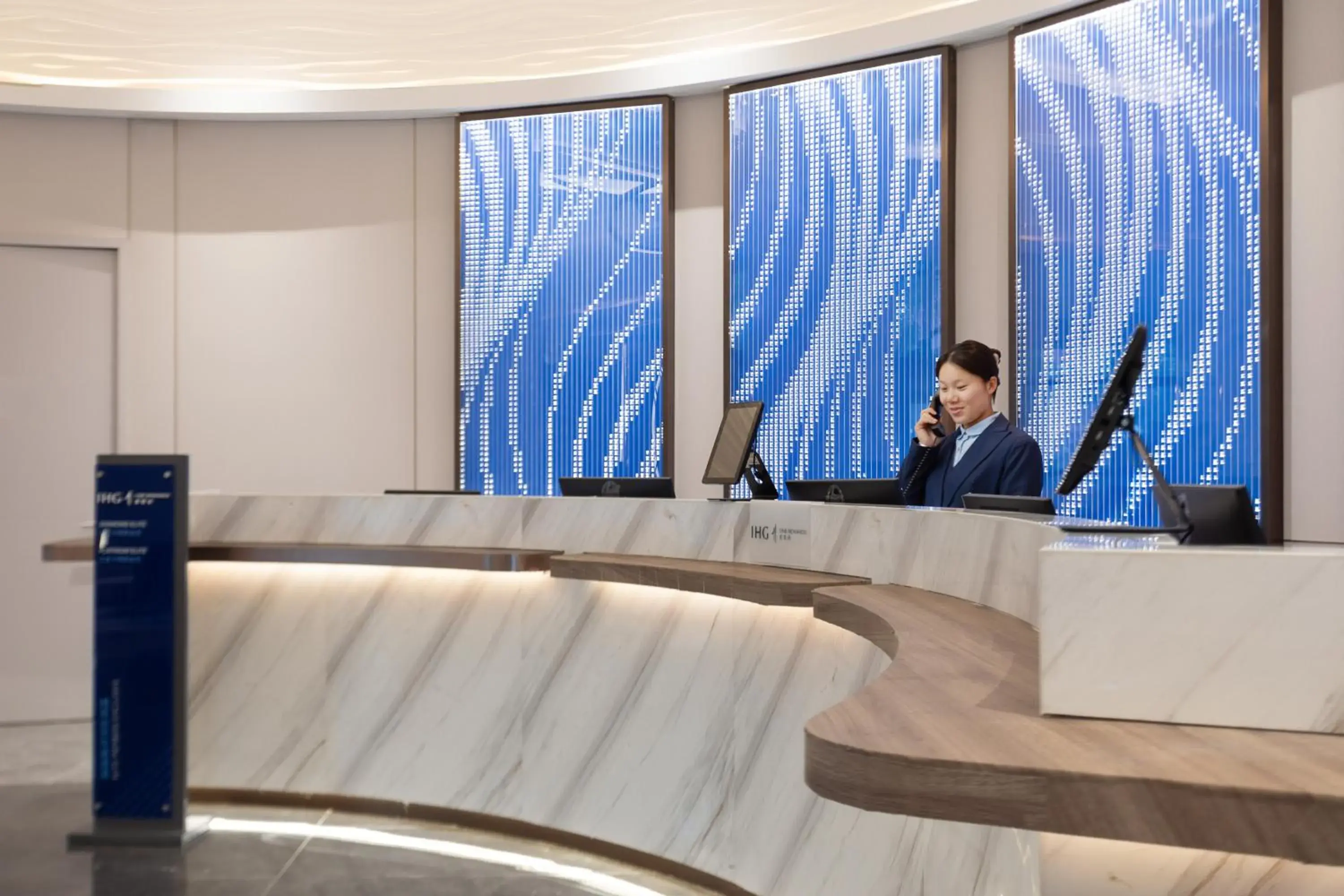 Lobby or reception in Holiday Inn Express Shanghai Gumei by IHG Lobby or reception in Holiday Inn Express Shanghai Gumei by IHG