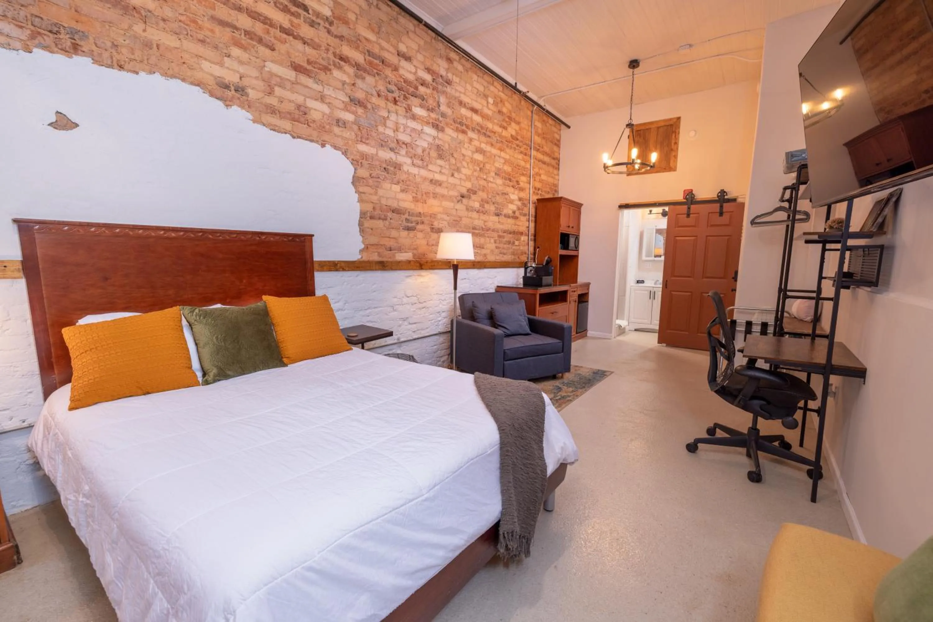 Bed in Hartwell Suites