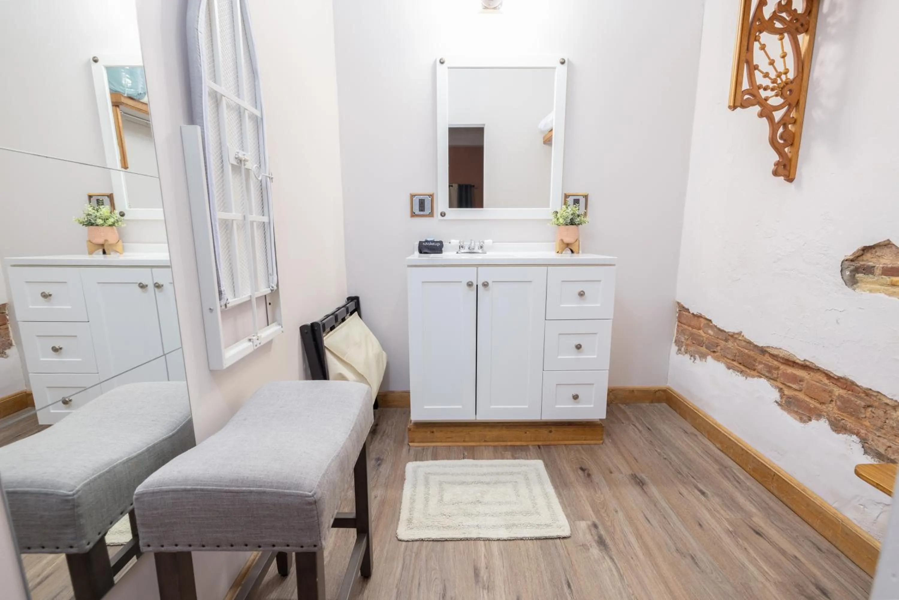 Hartwell Suites