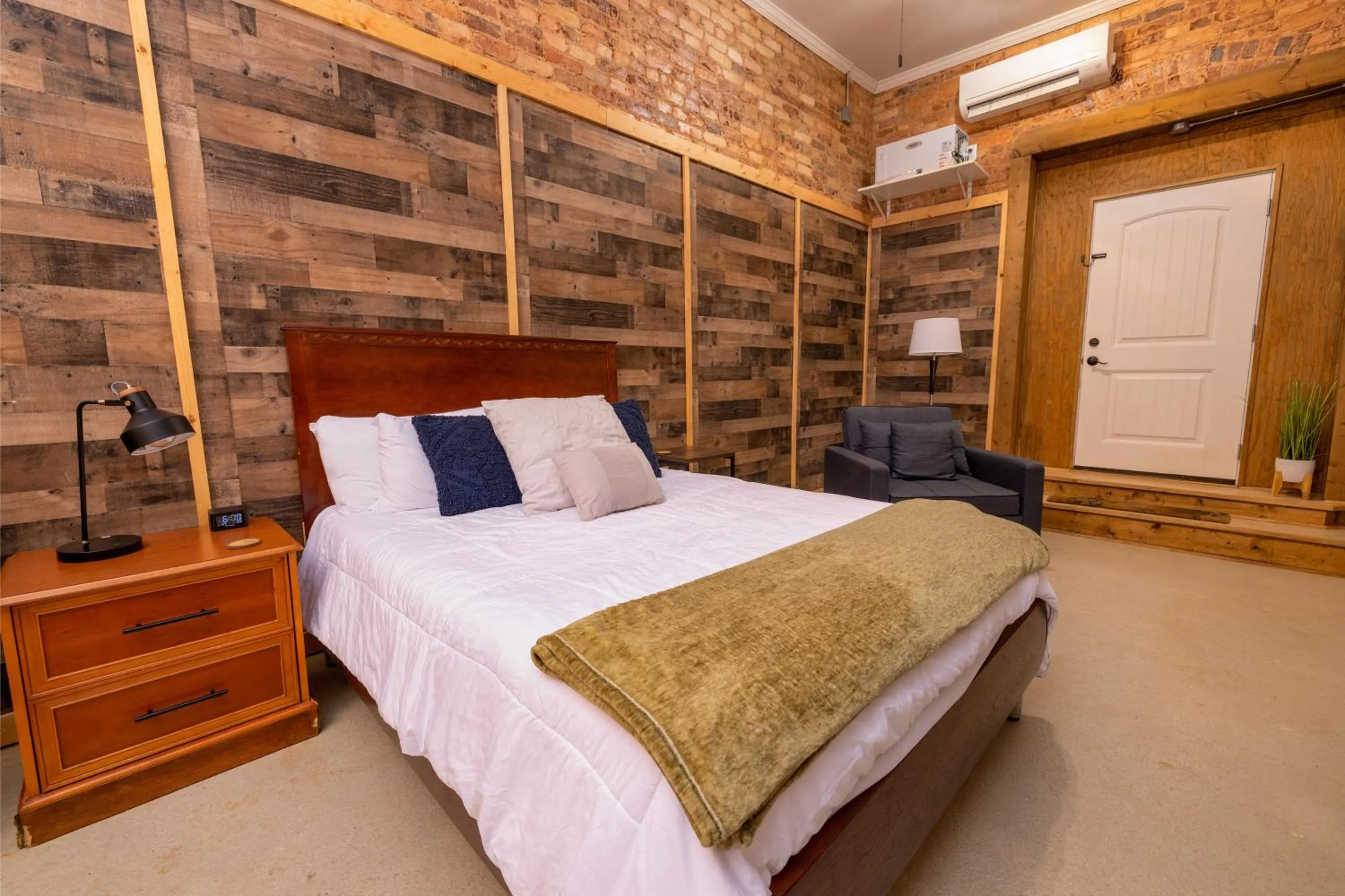 Bed in Hartwell Suites