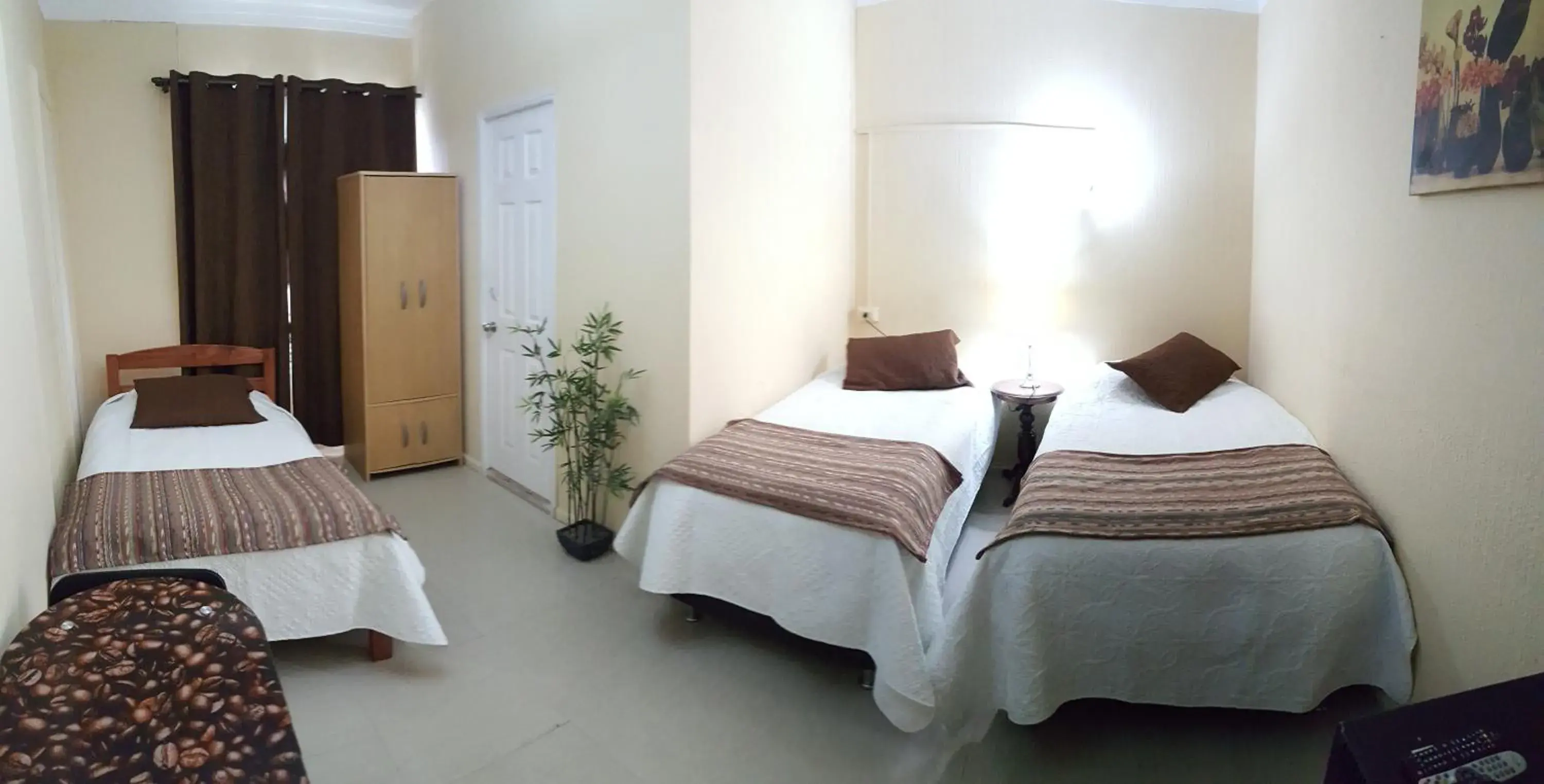 Comfort Triple Room with Shower in Hostal Del Centro Talca Comfort Triple Room with Shower in Hostal Del Centro Talca