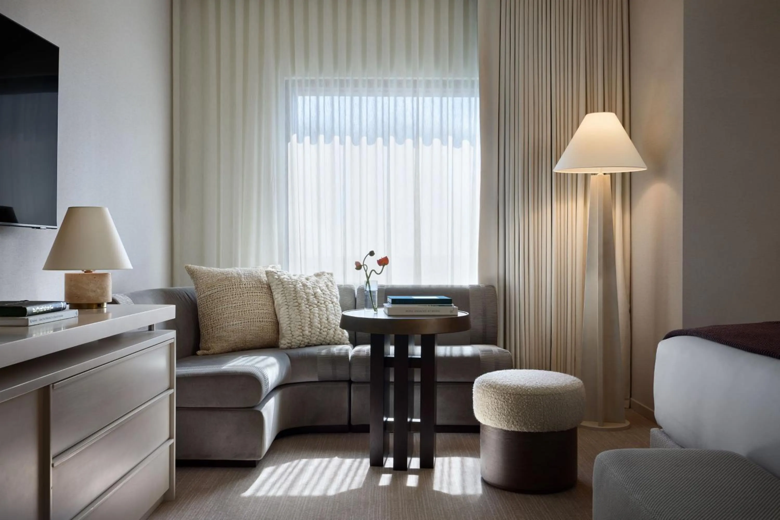 Photo of the whole room in Kimpton Claret Hotel by IHG