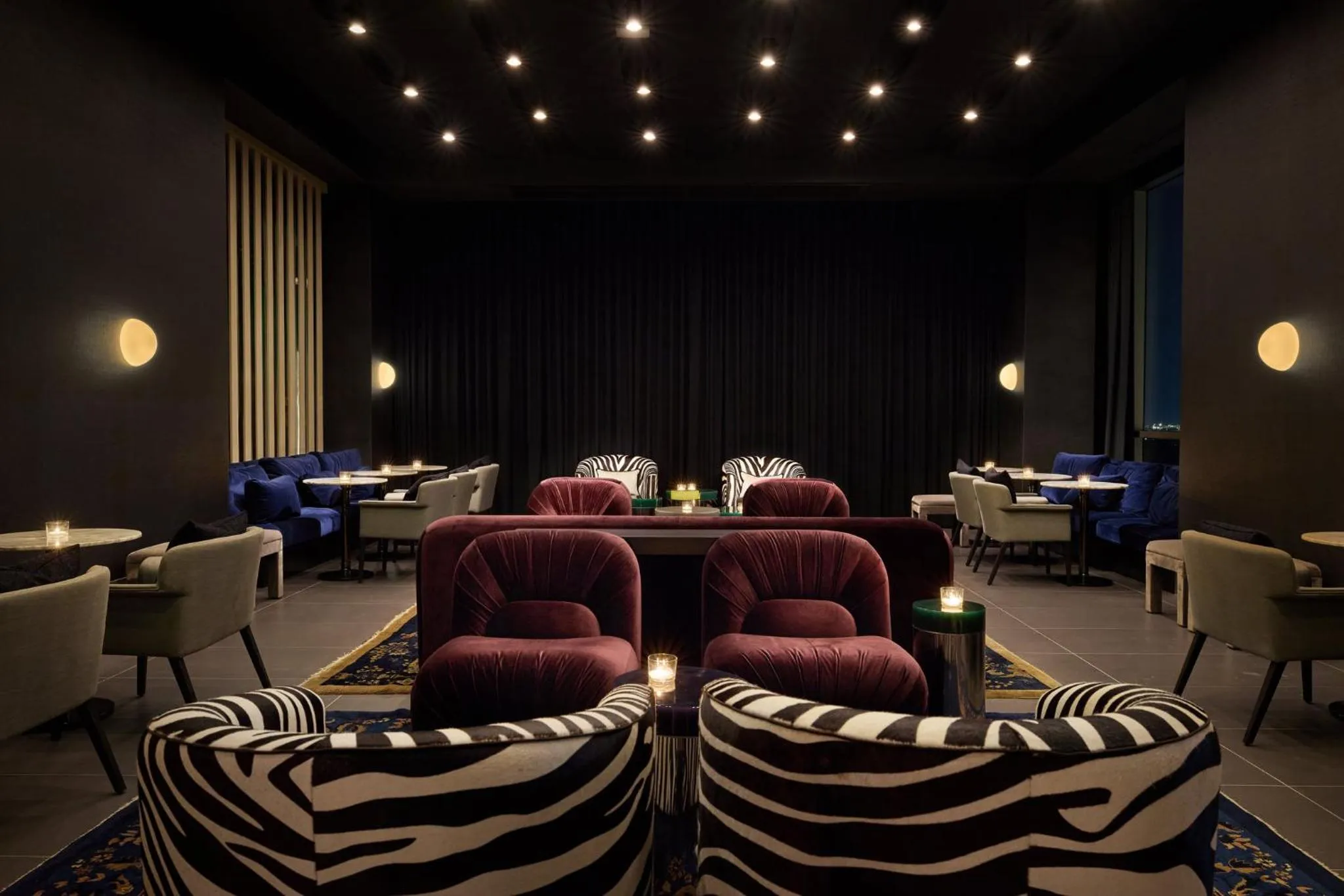 Lounge or bar in Kimpton Claret Hotel by IHG