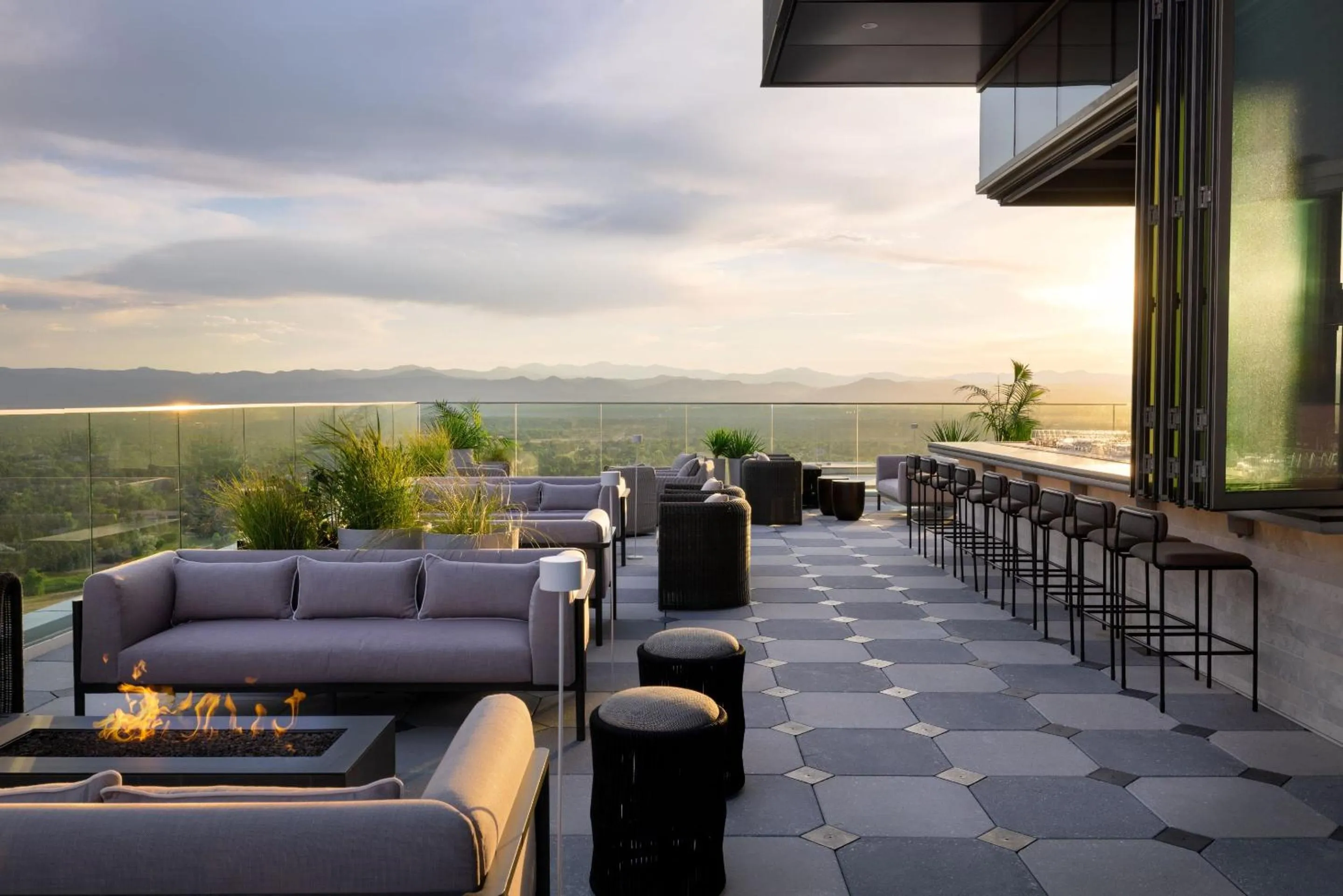 Lounge or bar in Kimpton Claret Hotel by IHG