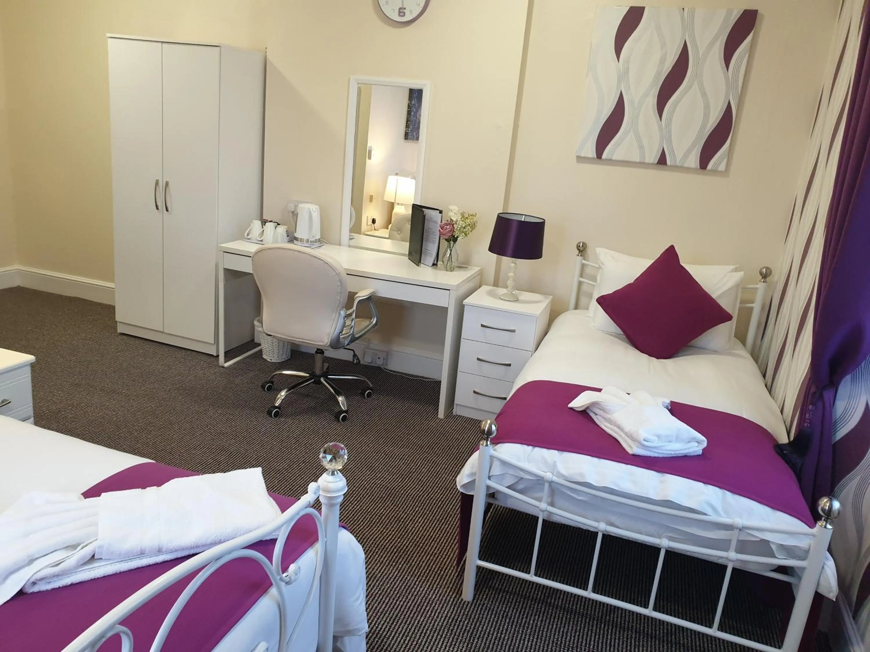 Bedroom, Bed in Preston Hotel