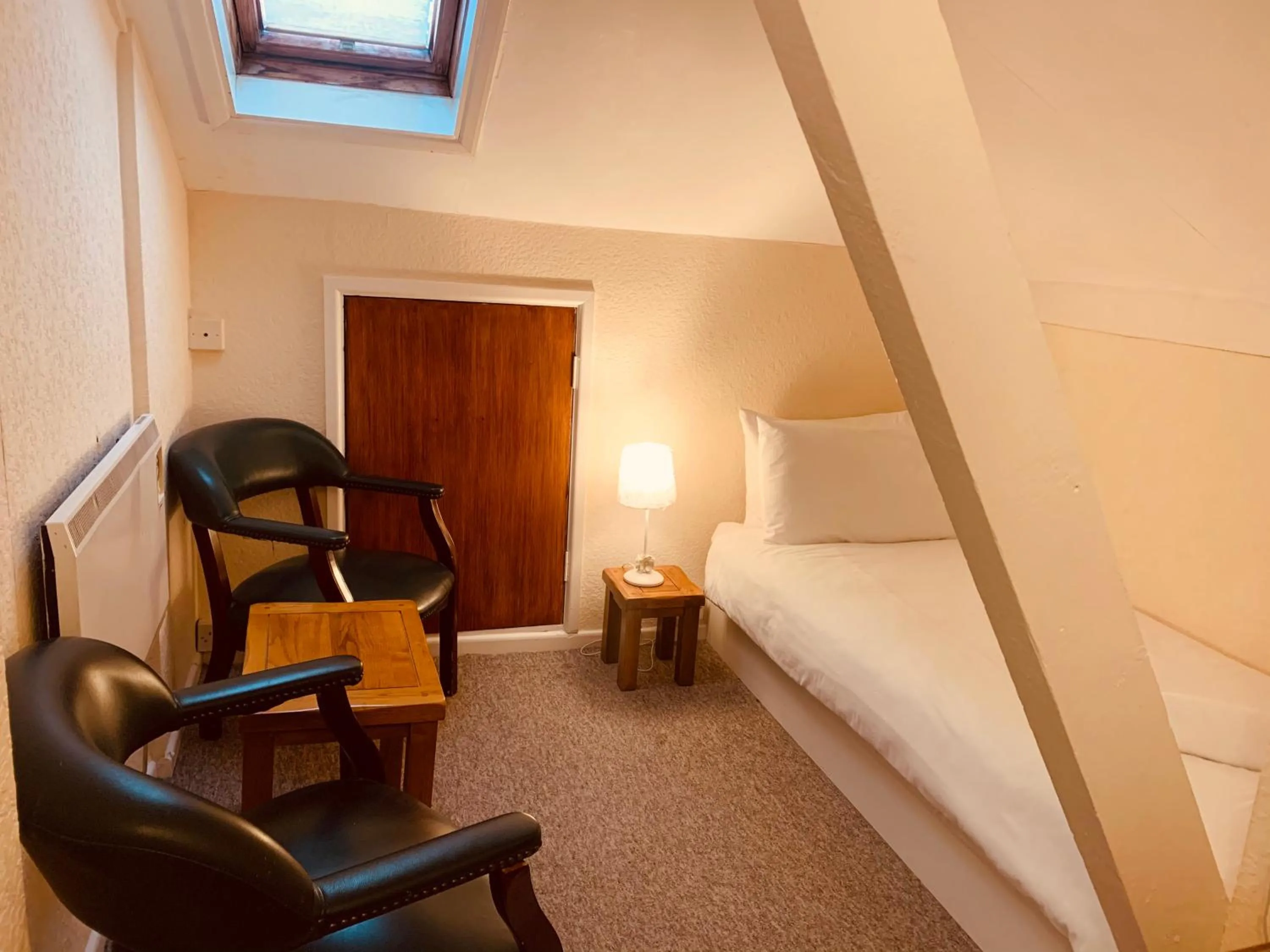 Bedroom, Bed in Preston Hotel