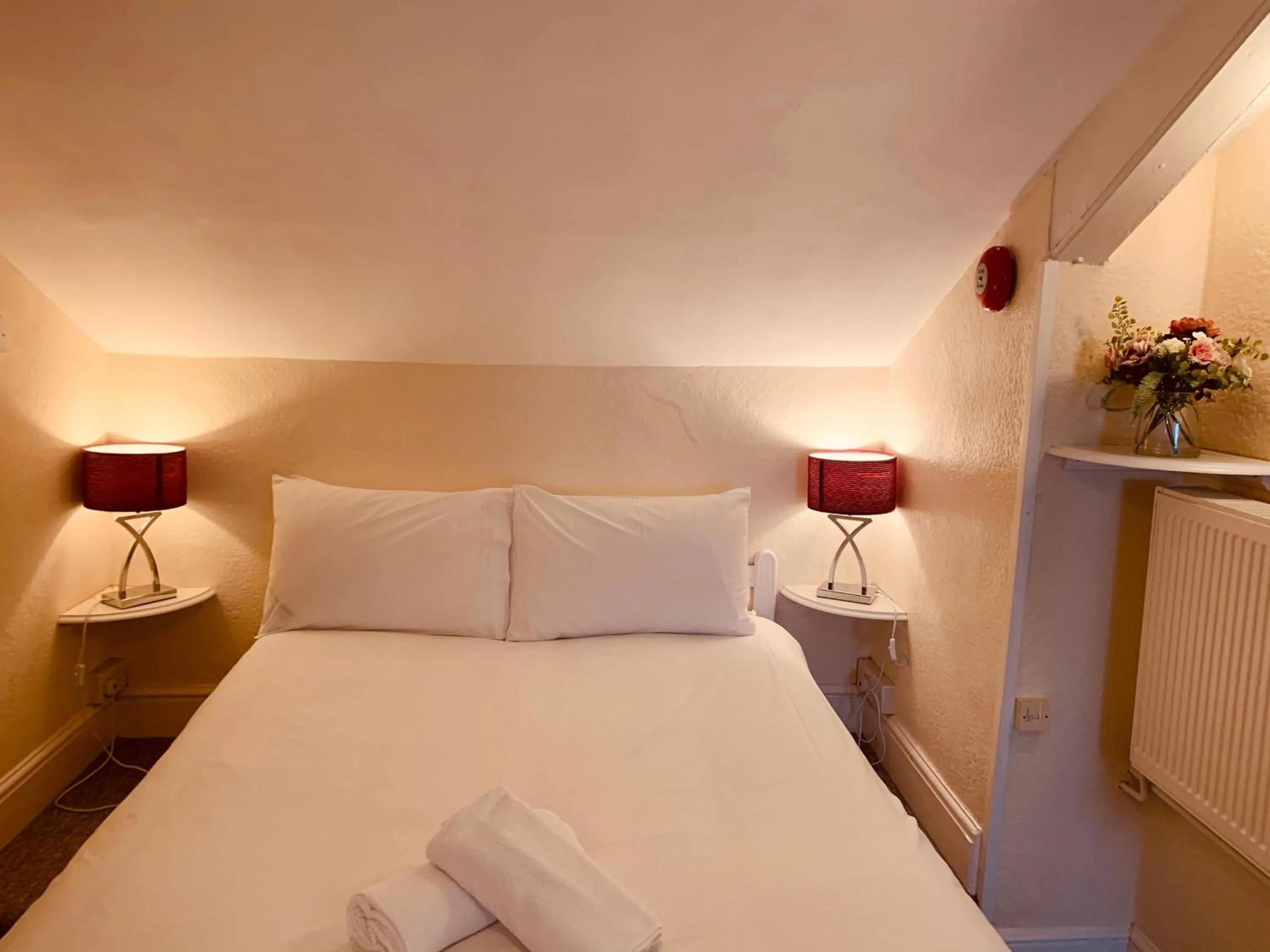 Bedroom, Bed in Preston Hotel