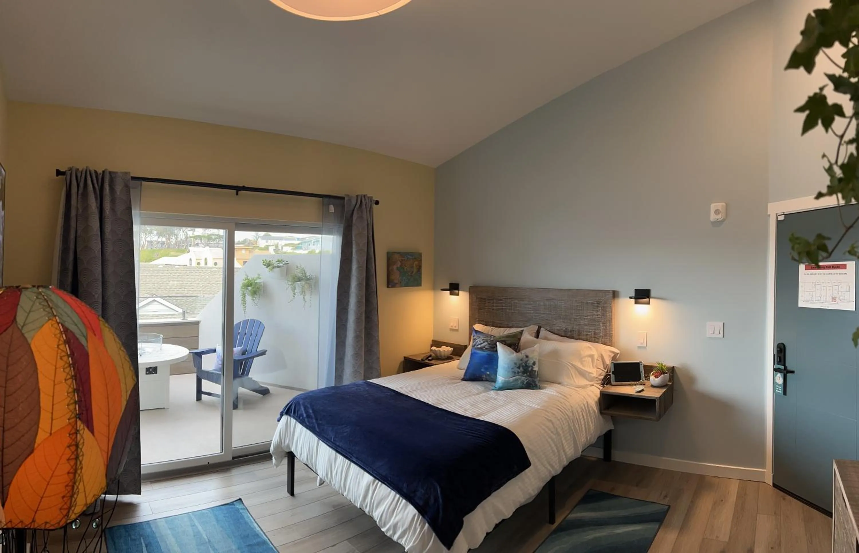 Bed in HarborWalk Inn