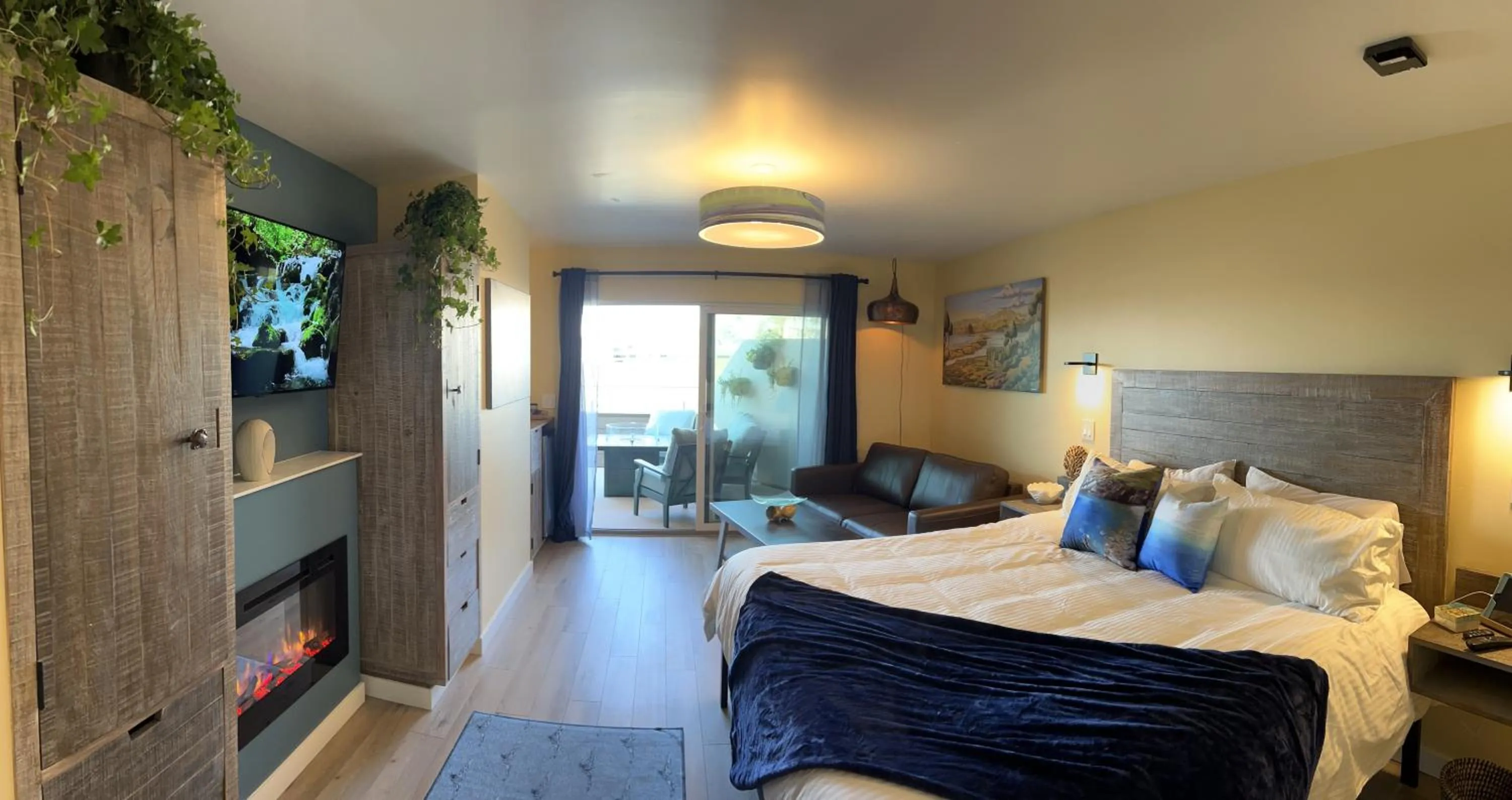 Photo of the whole room, Bed in HarborWalk Inn