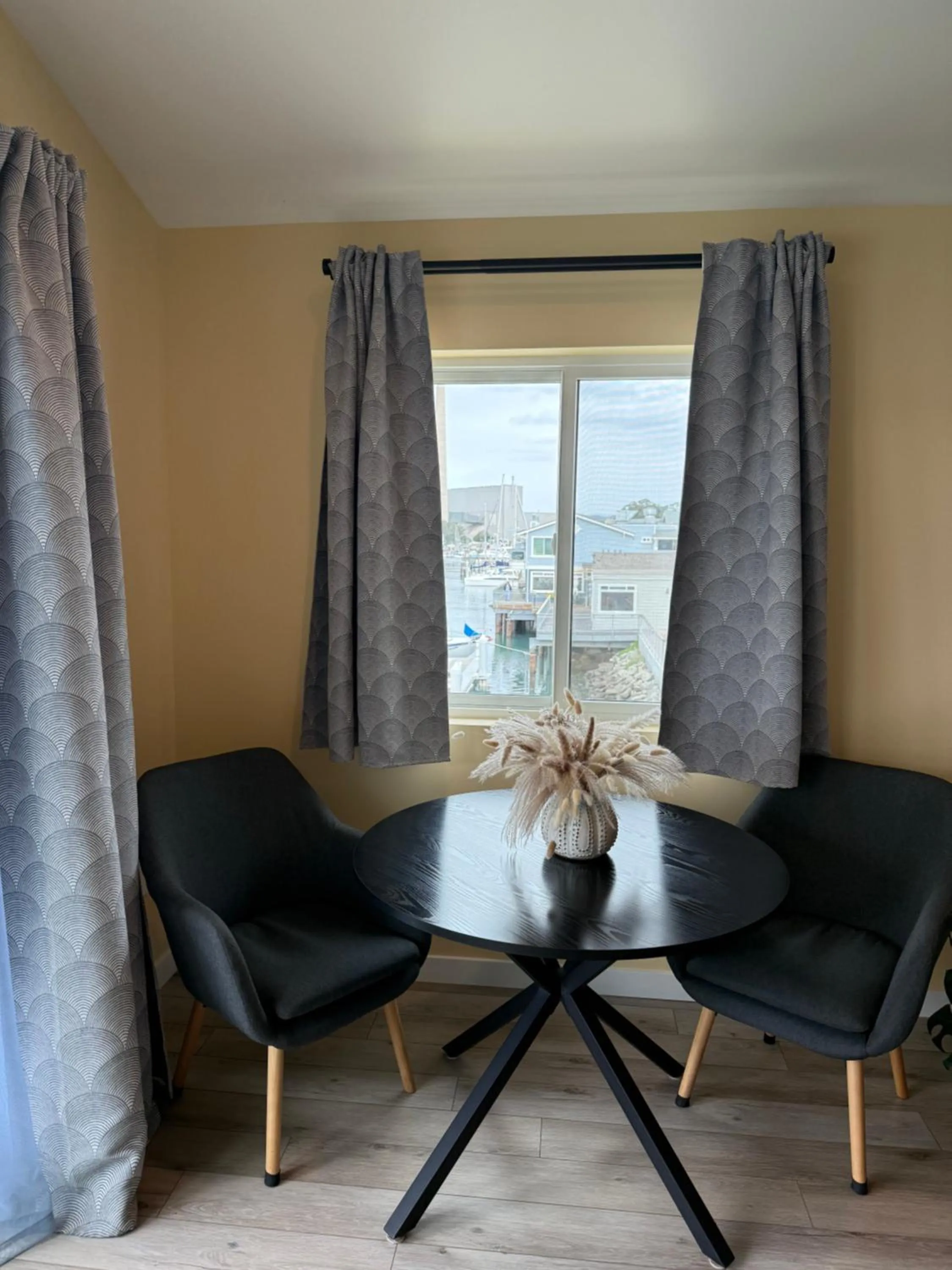 Seating area in HarborWalk Inn