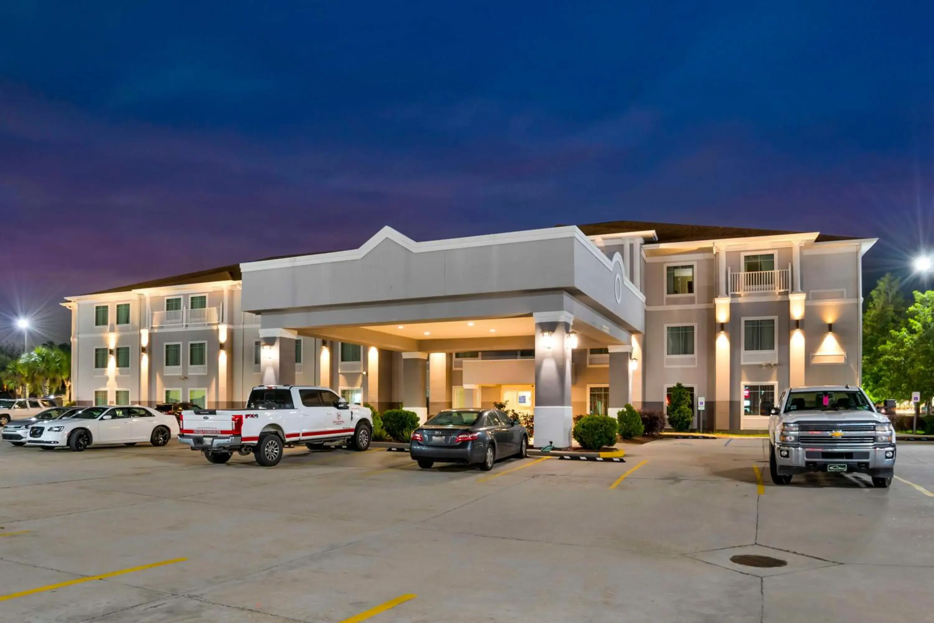 Property building in Best Western Plus Chalmette Hotel Property building in Best Western Plus Chalmette Hotel