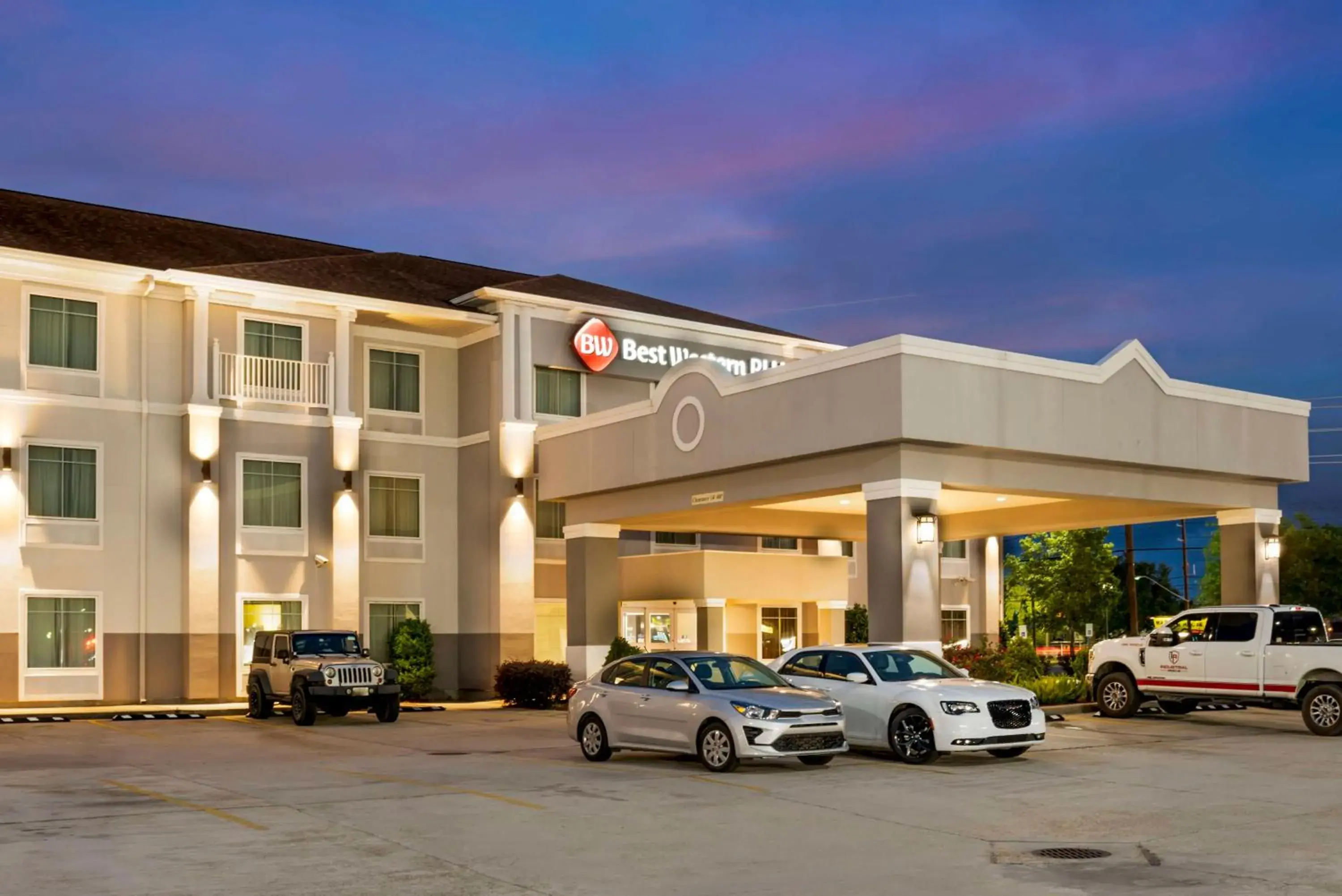 Property building in Best Western Plus Chalmette Hotel Property building in Best Western Plus Chalmette Hotel