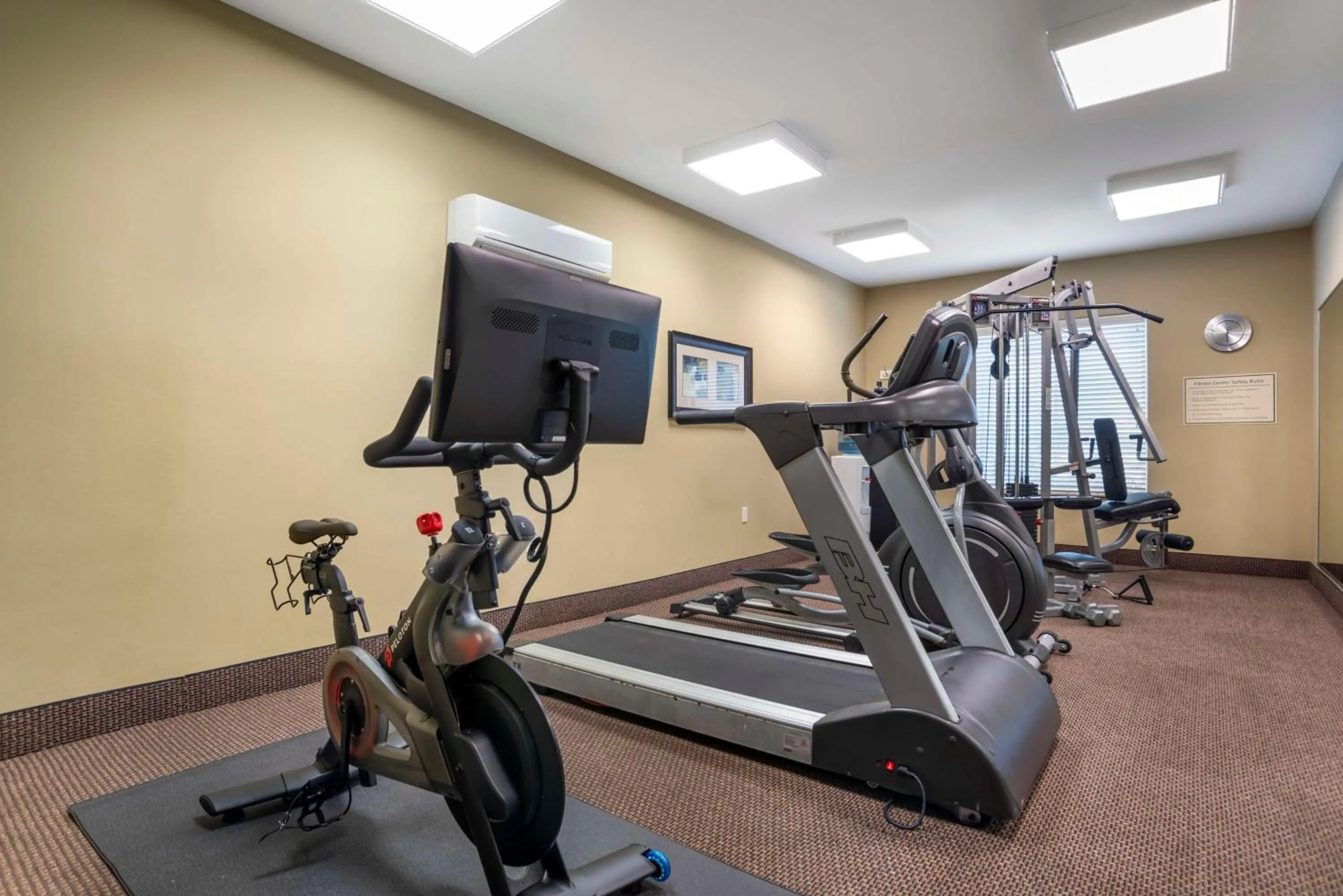 Fitness centre/facilities in Best Western Plus Chalmette Hotel