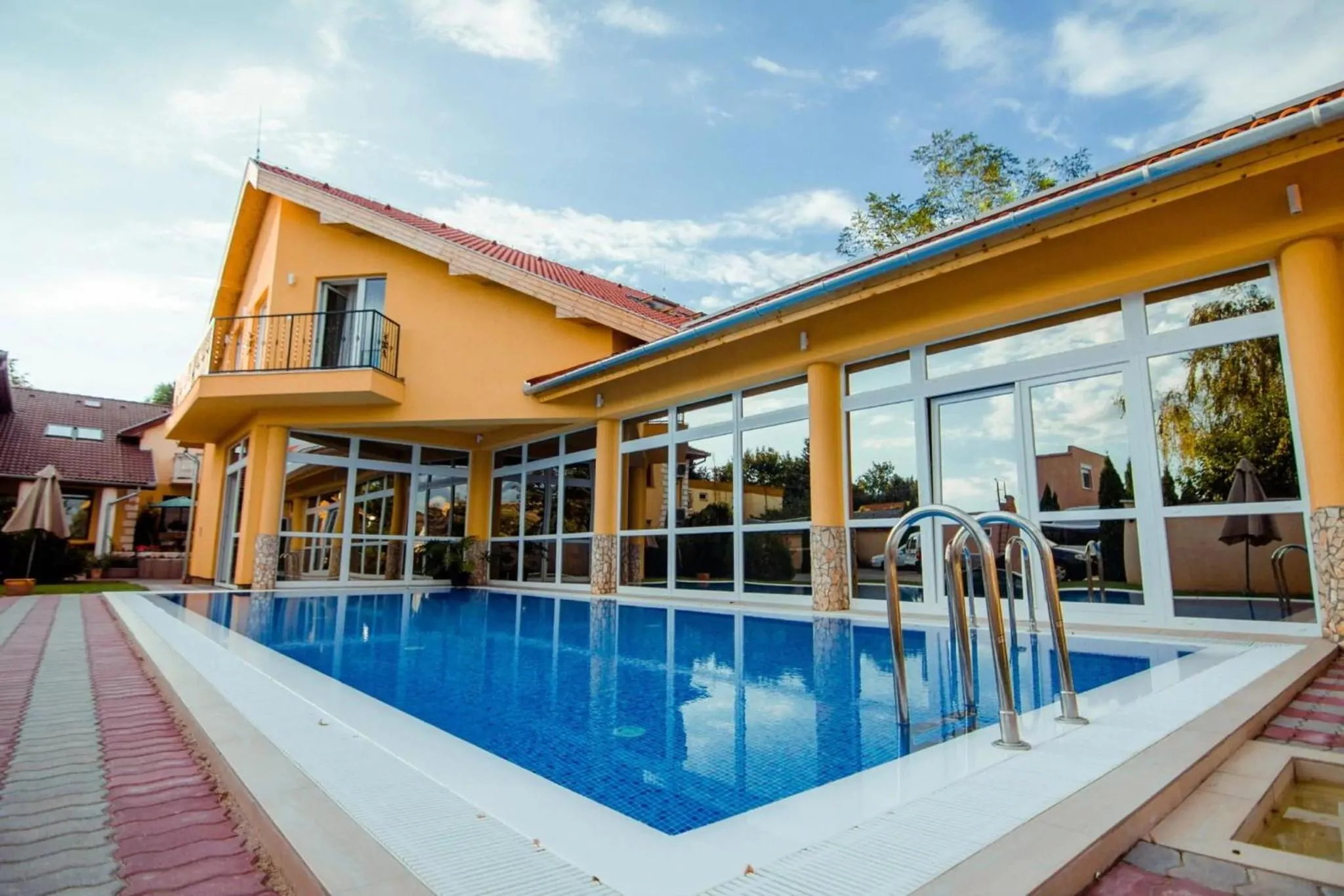 Swimming pool in Ella Residence Panzió