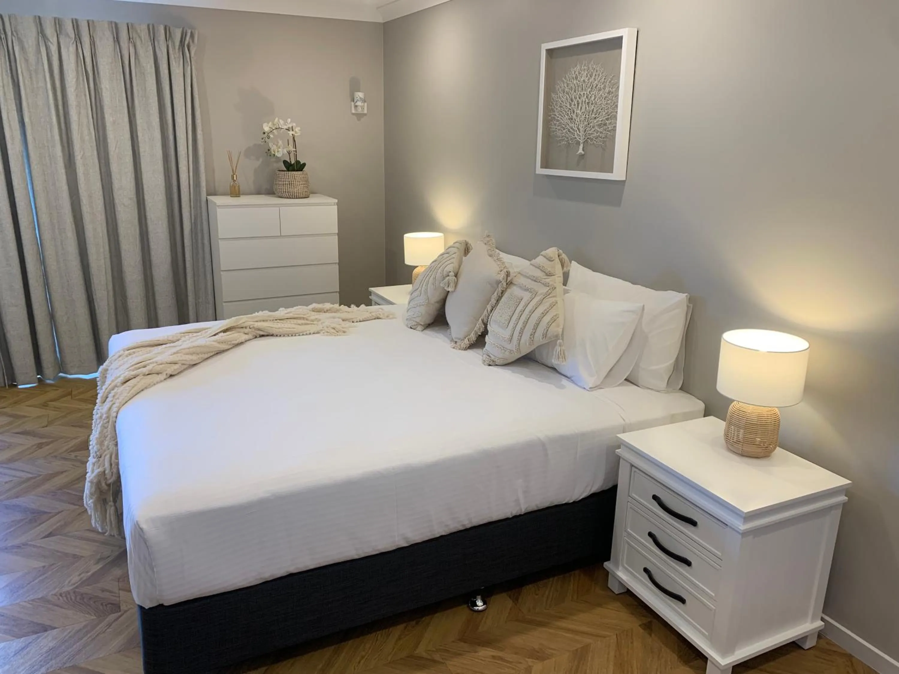 Bedroom, Bed in Raintree Motel Biloela