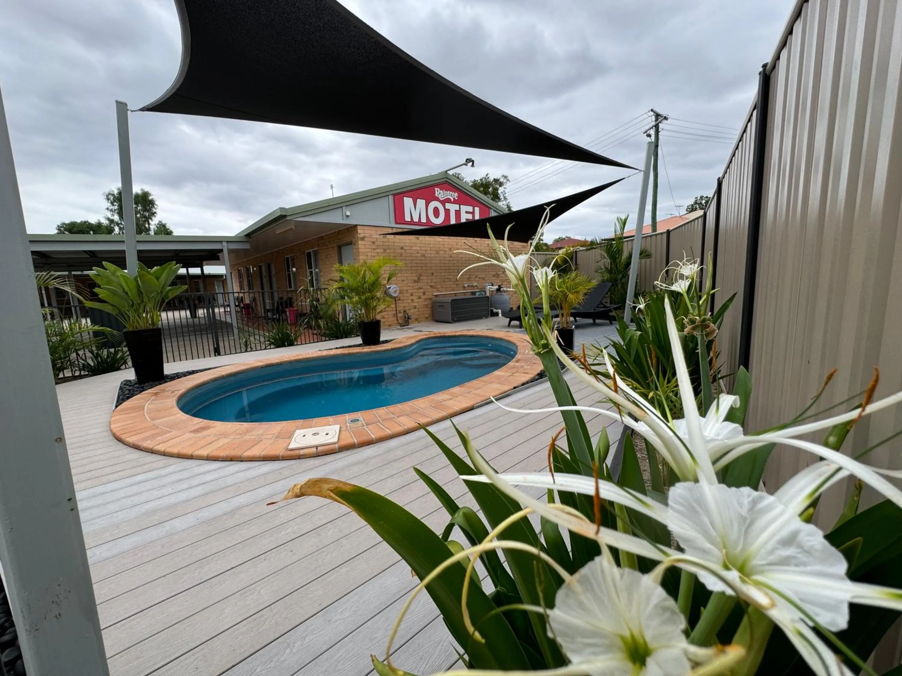 Swimming pool in Raintree Motel Biloela