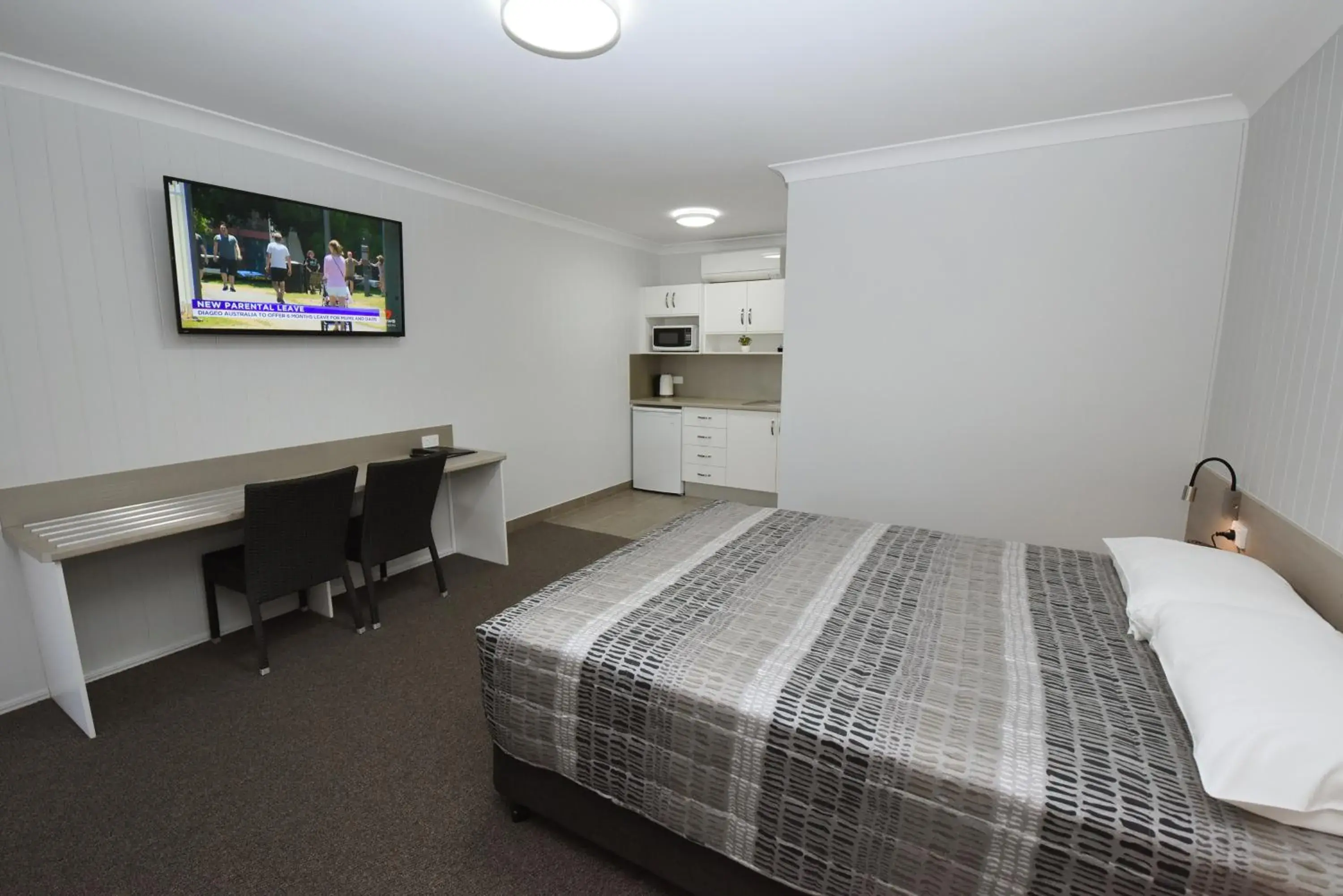 Queen in Raintree Motel Biloela Queen in Raintree Motel Biloela