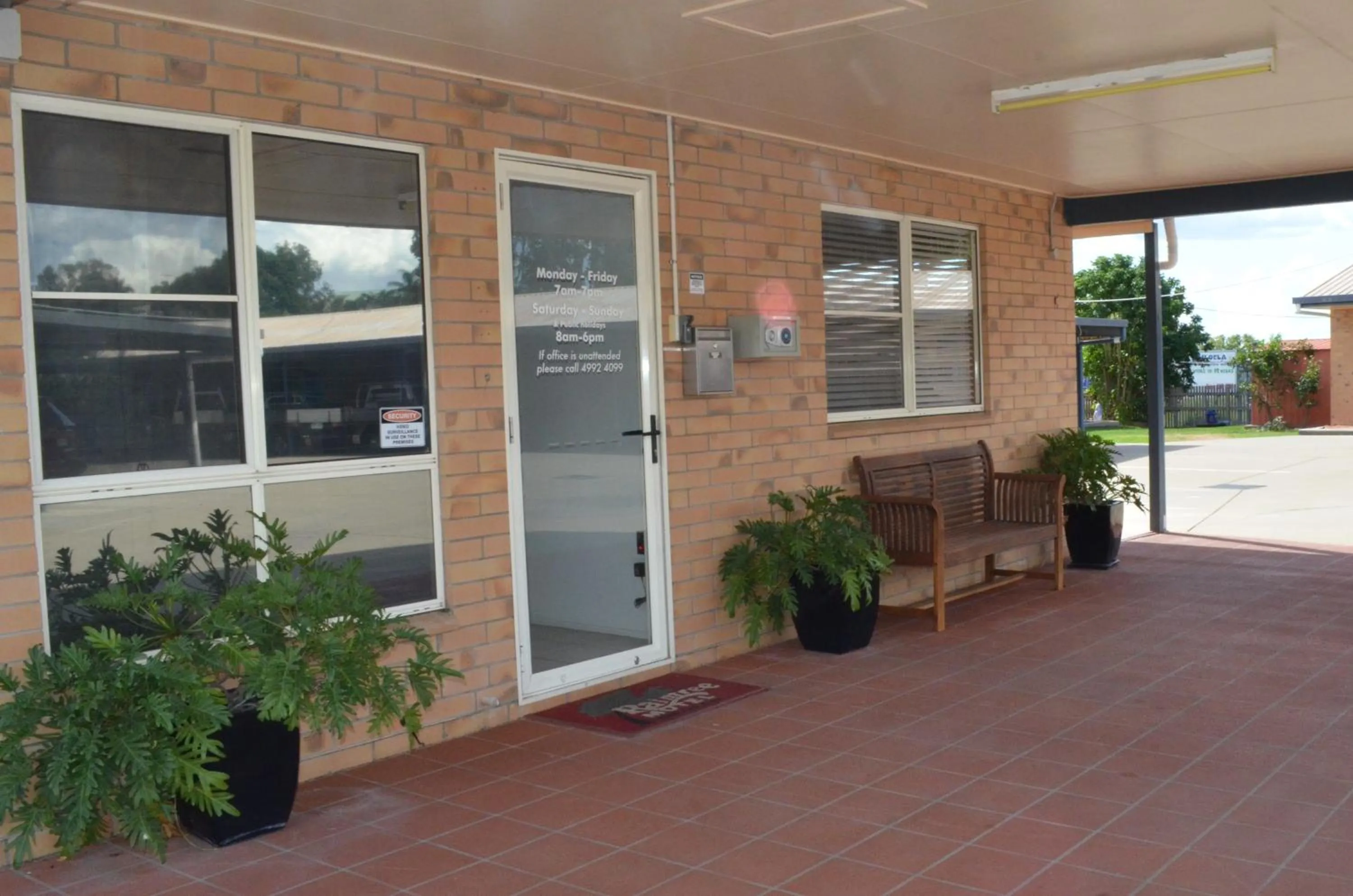 Facade/entrance in Raintree Motel Biloela